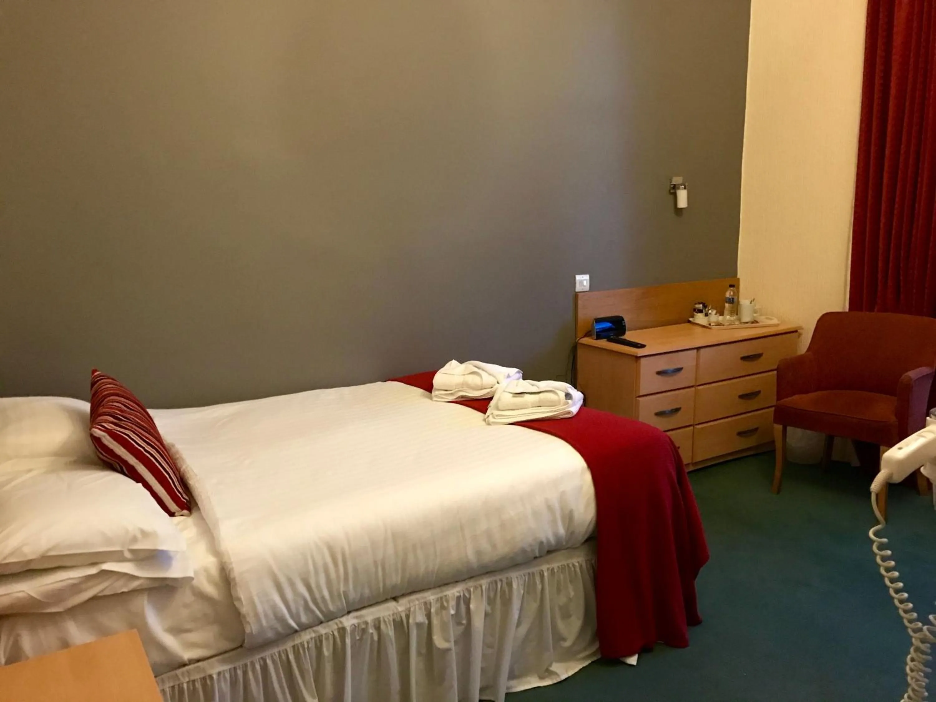 Bedroom, Bed in Glenlossie Guest House