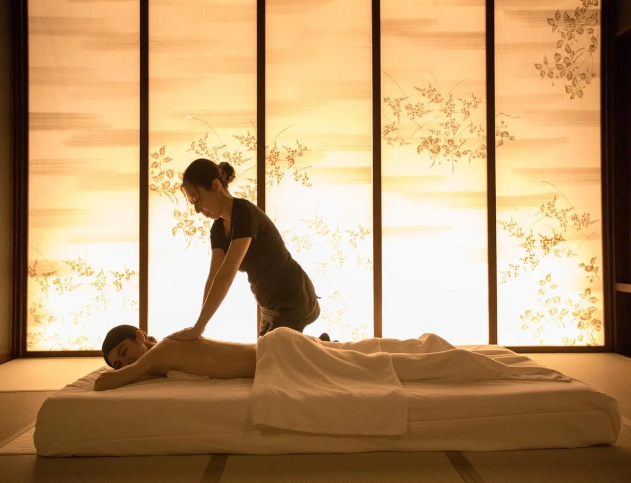 Massage in Balinese onsen ryokan Hakone Airu