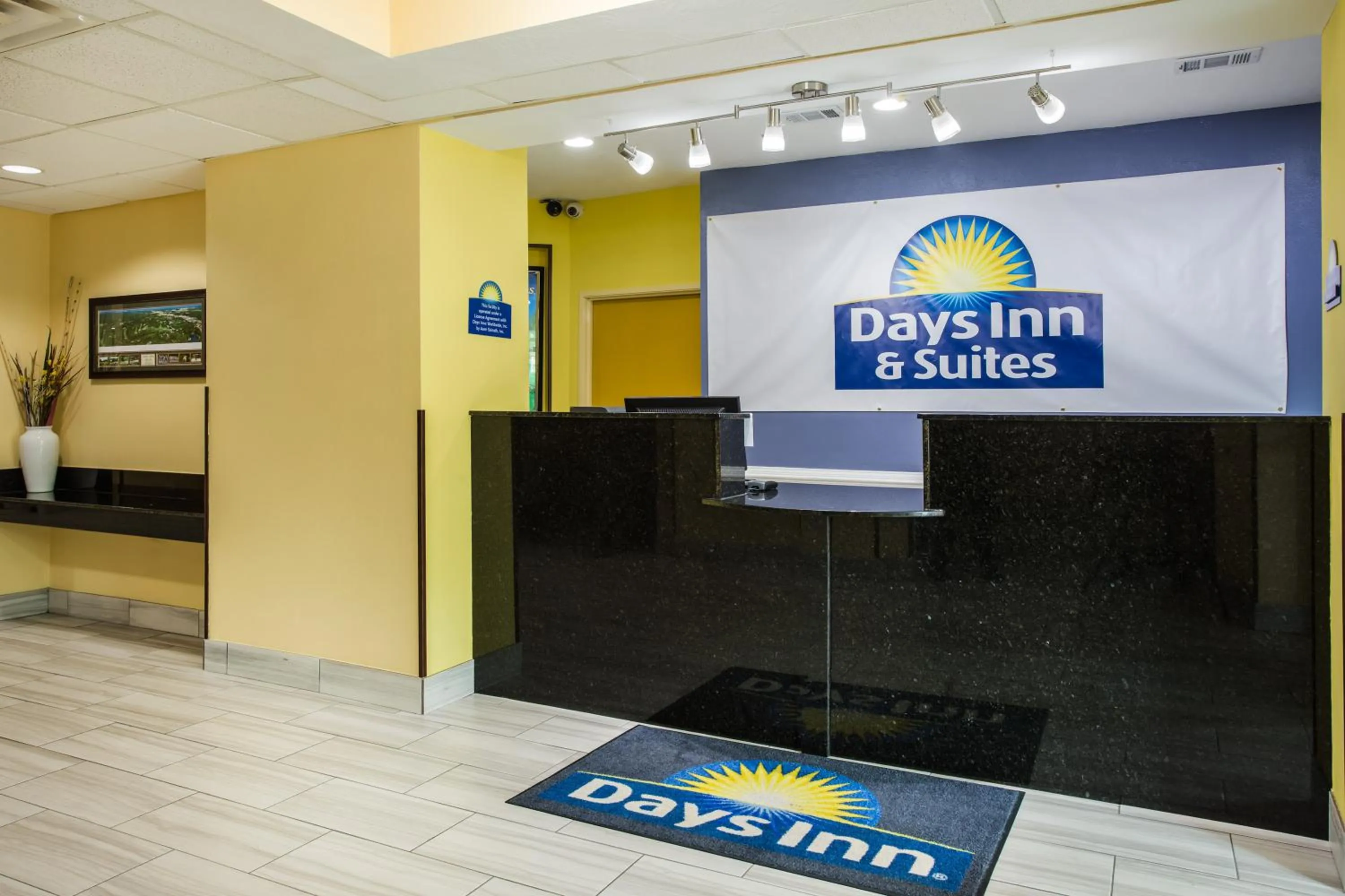 Lobby or reception in Days Inn & Suites by Wyndham Augusta Near Fort Eisenhower