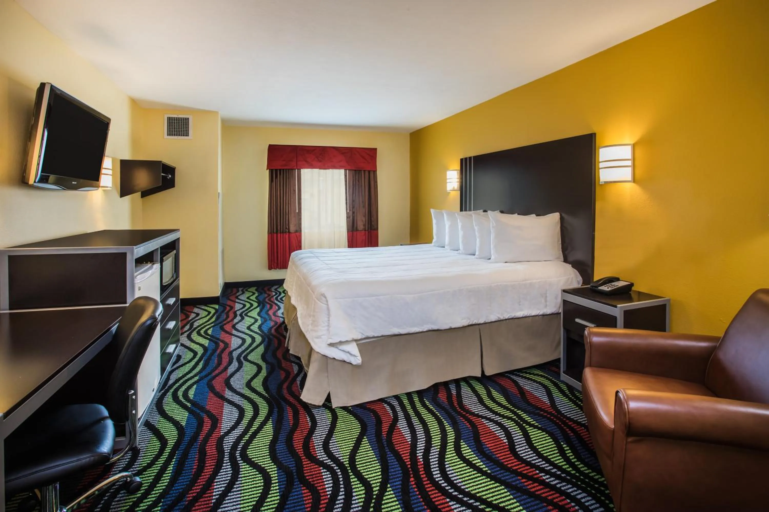 Photo of the whole room, Bed in Days Inn & Suites by Wyndham Augusta Near Fort Eisenhower