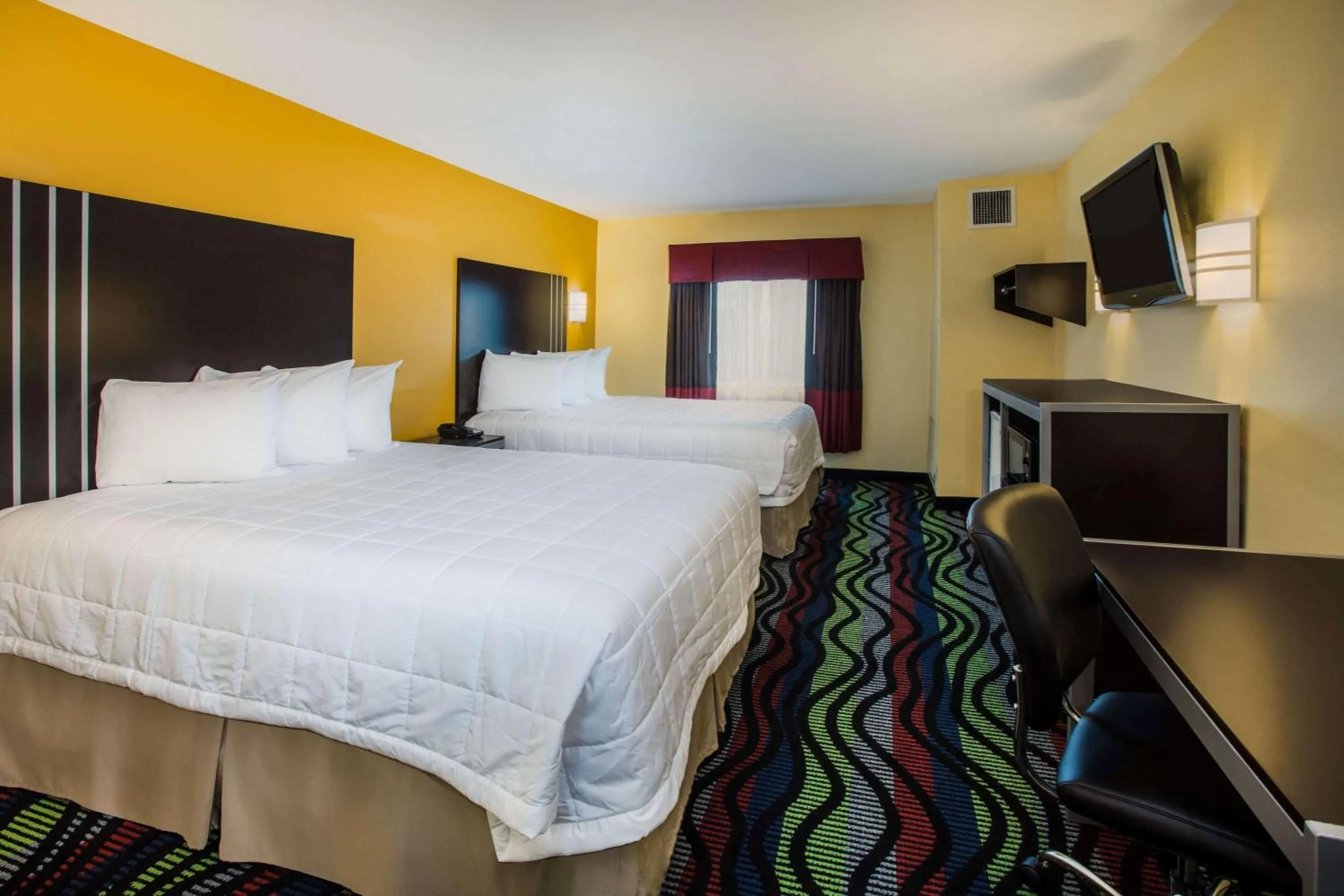 Photo of the whole room, Bed in Days Inn & Suites by Wyndham Augusta Near Fort Eisenhower
