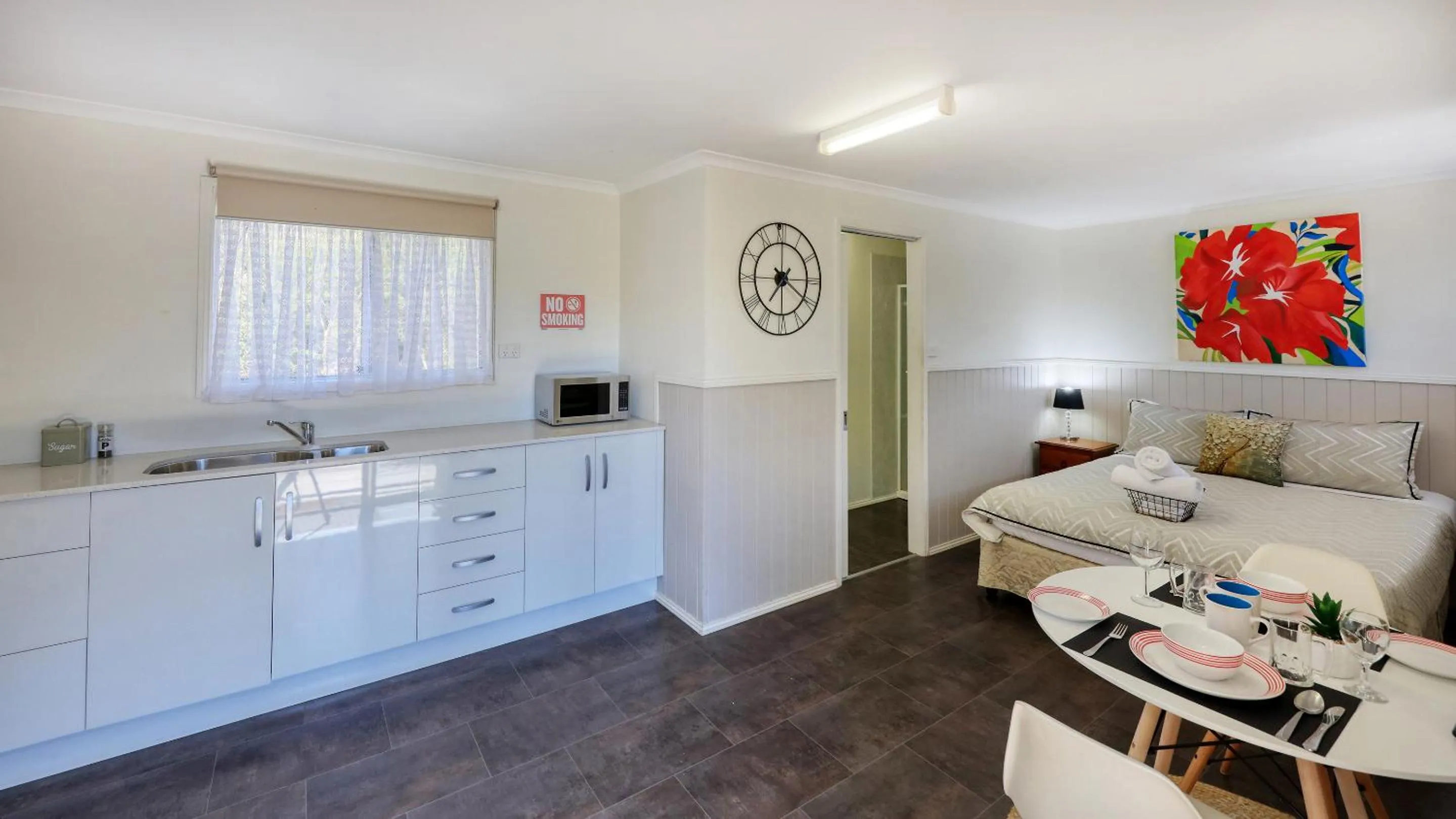 microwave in Silver Wattle Cabins