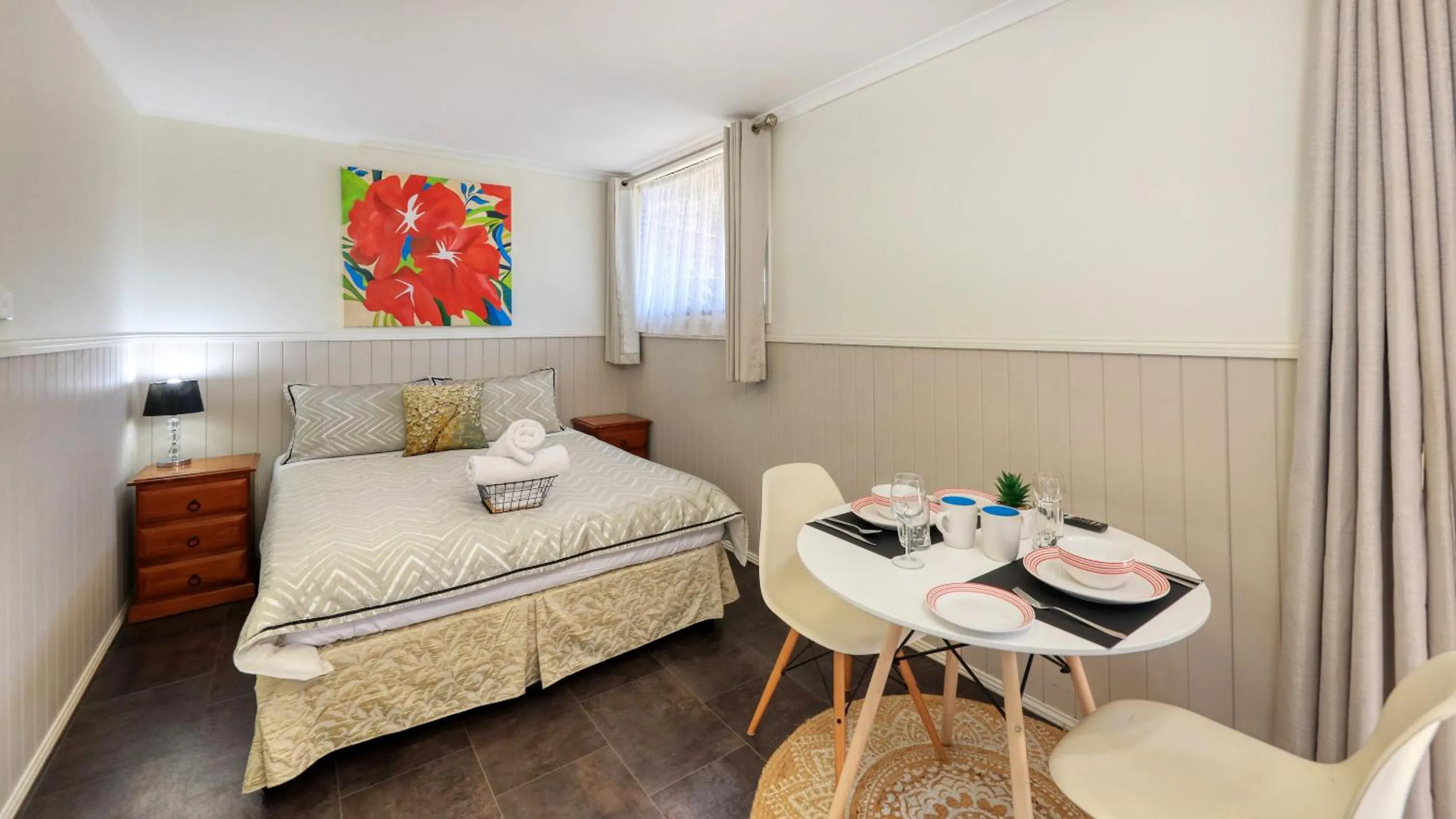 Dining area in Silver Wattle Cabins