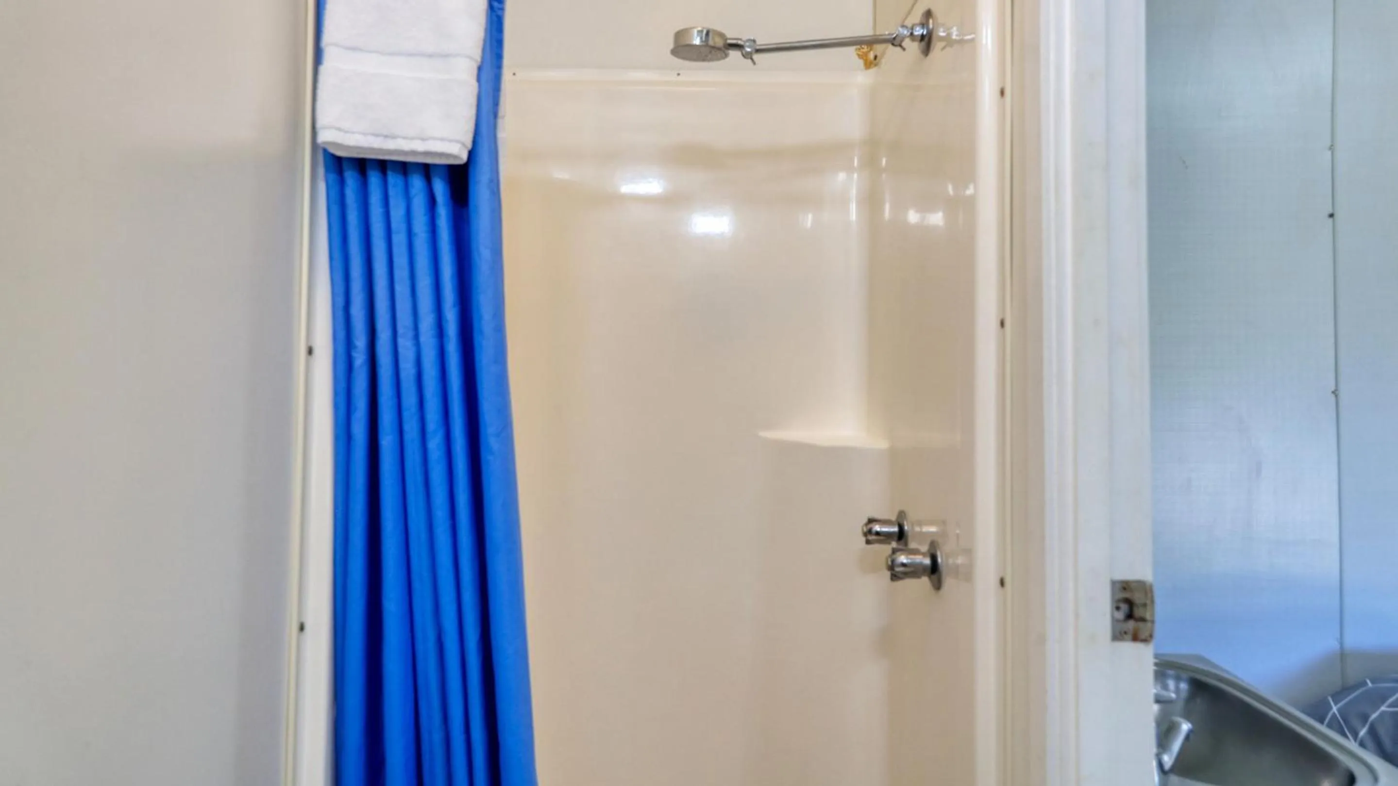 Shower in Silver Wattle Cabins