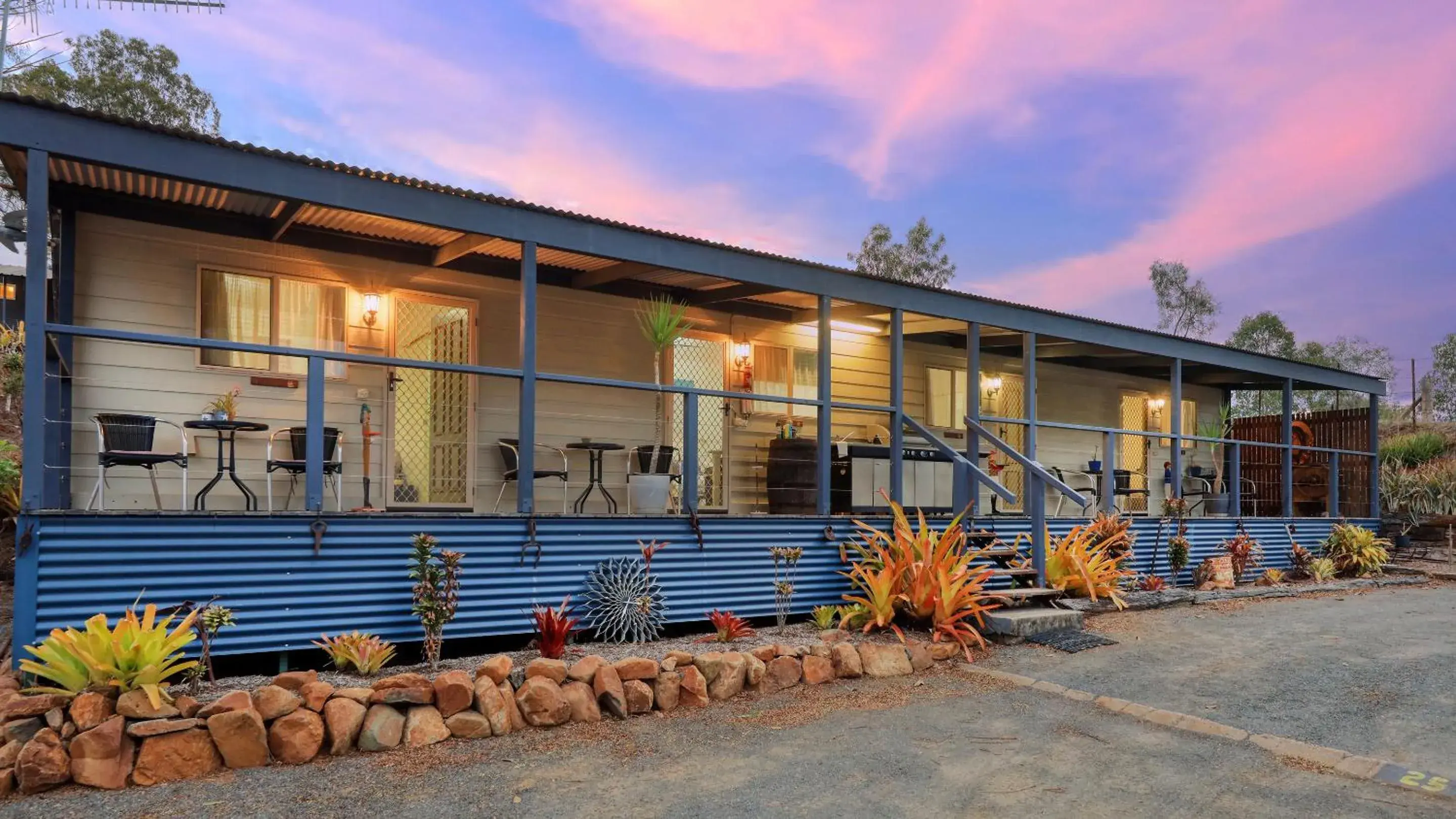 Double Room with Balcony in Silver Wattle Cabins Double Room with Balcony in Silver Wattle Cabins