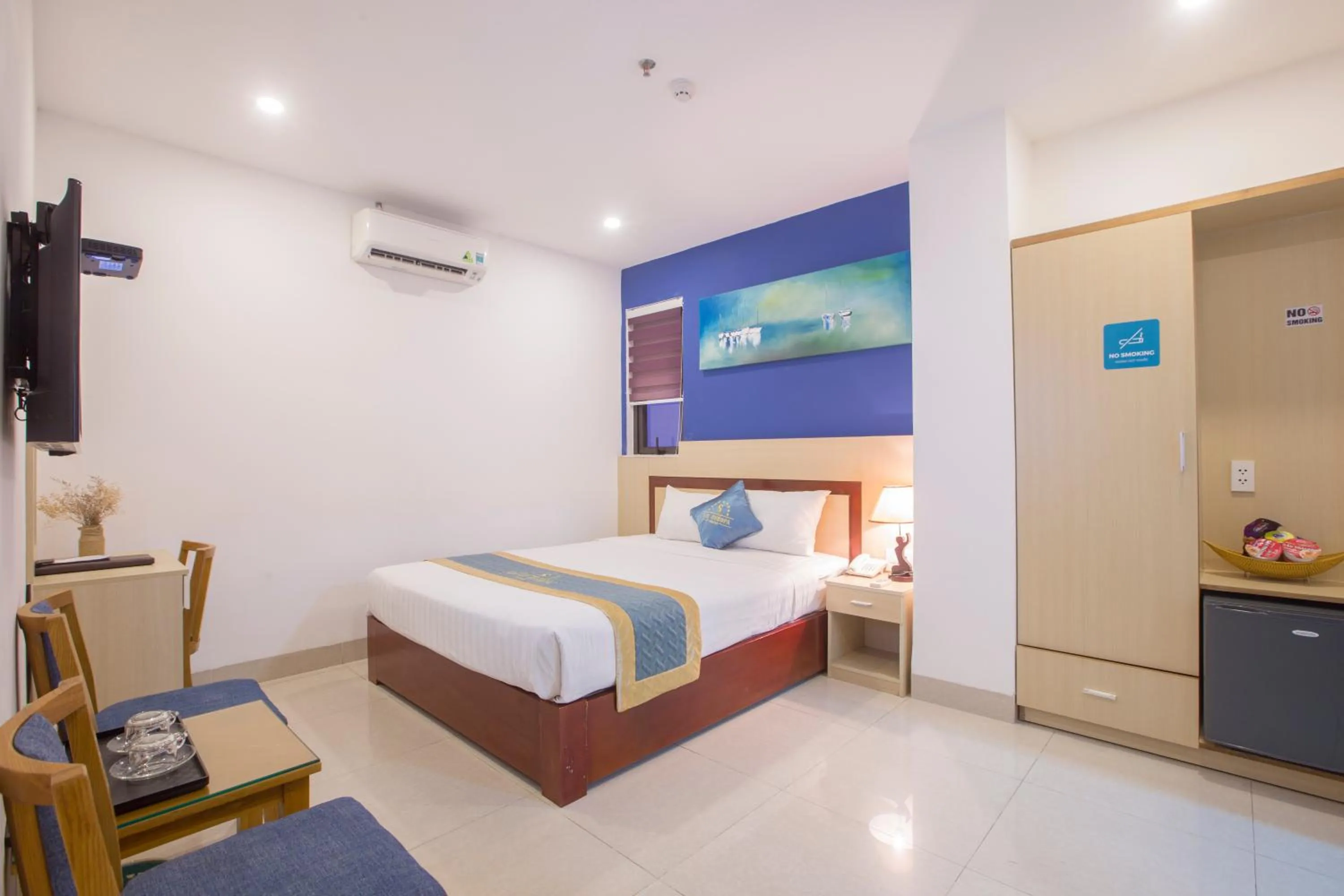 Bedroom, Bed in Maxhome Luxury Hotel