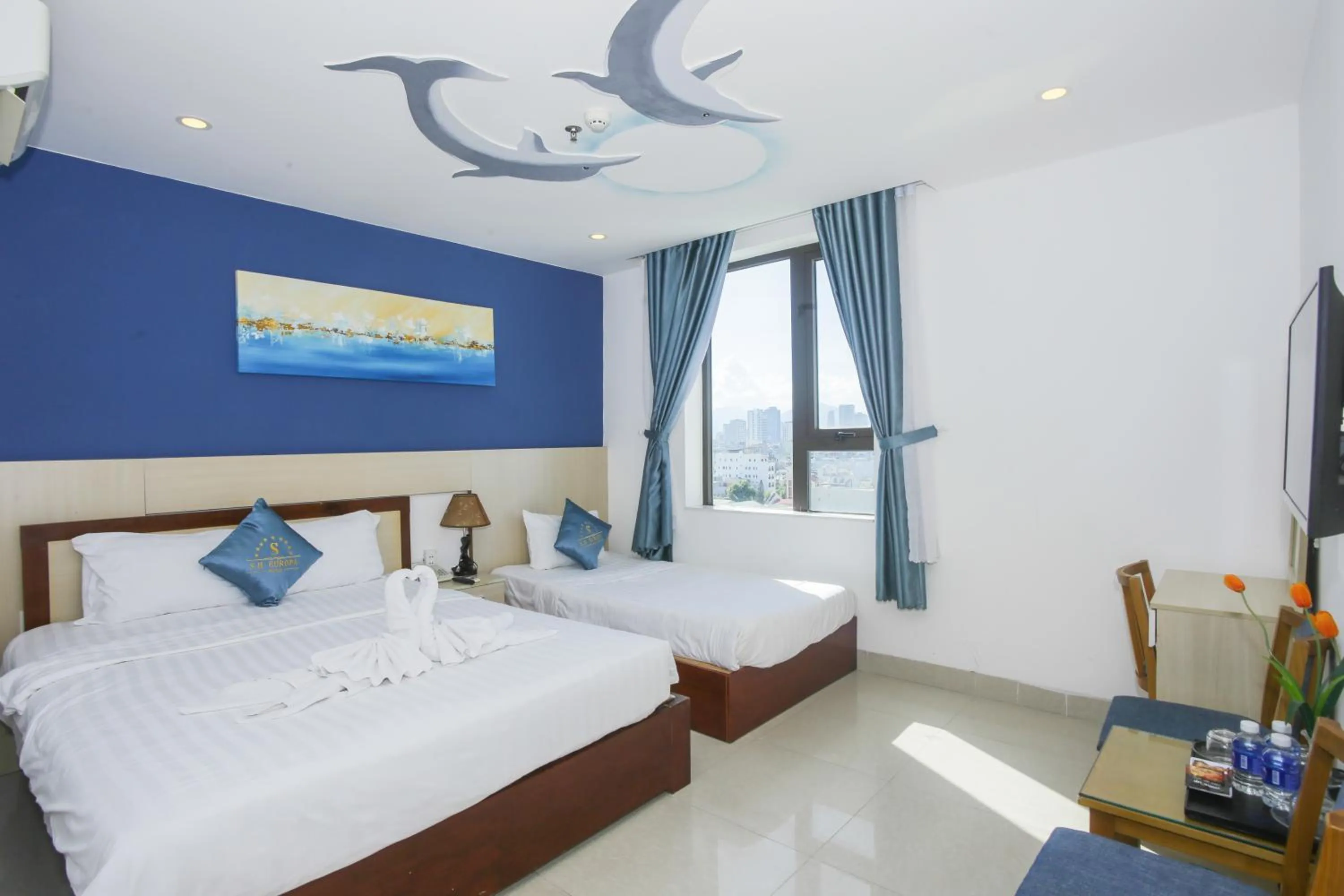 Photo of the whole room, Bed in Maxhome Luxury Hotel