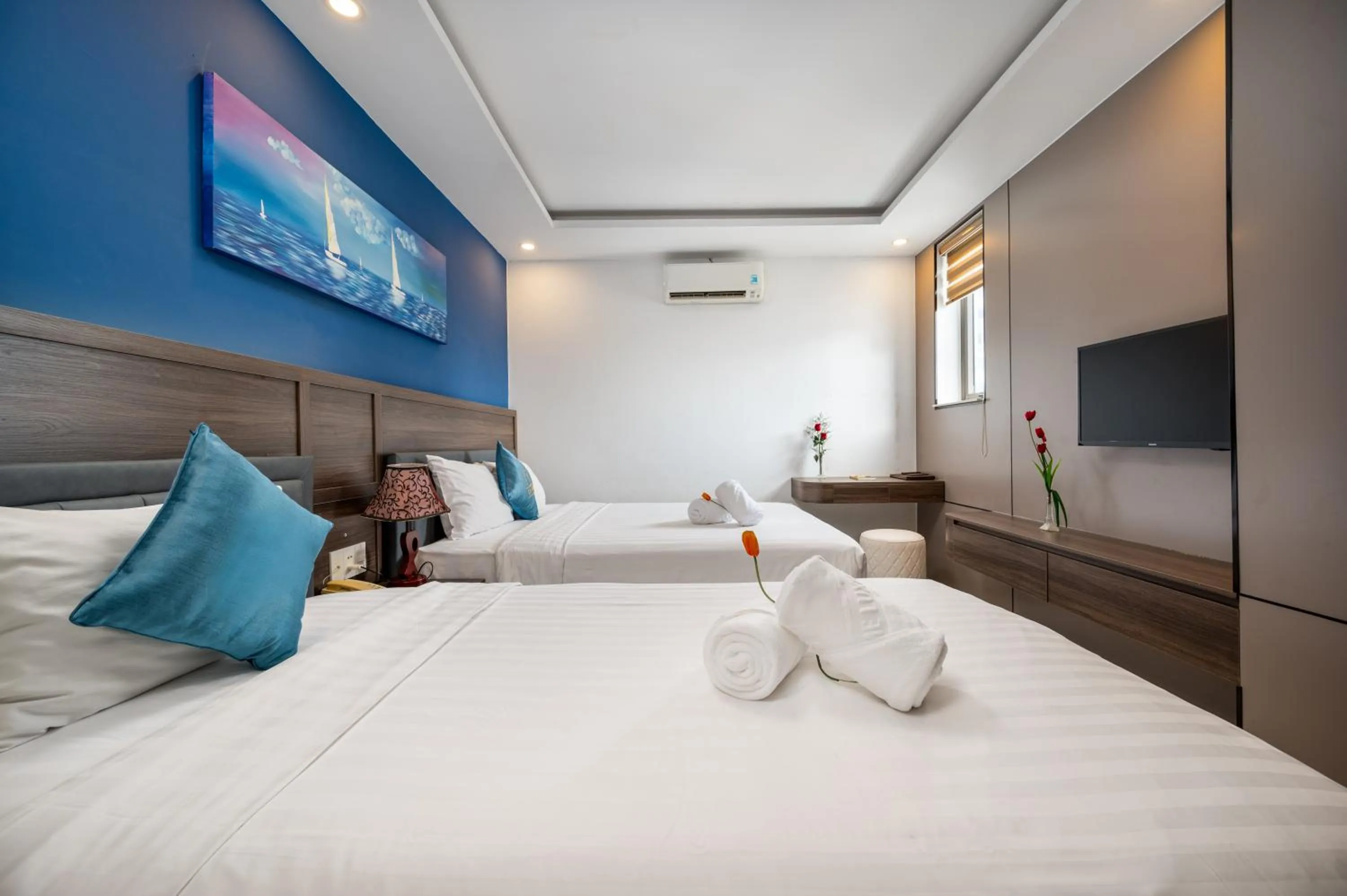 room service, Bed in Maxhome Luxury Hotel