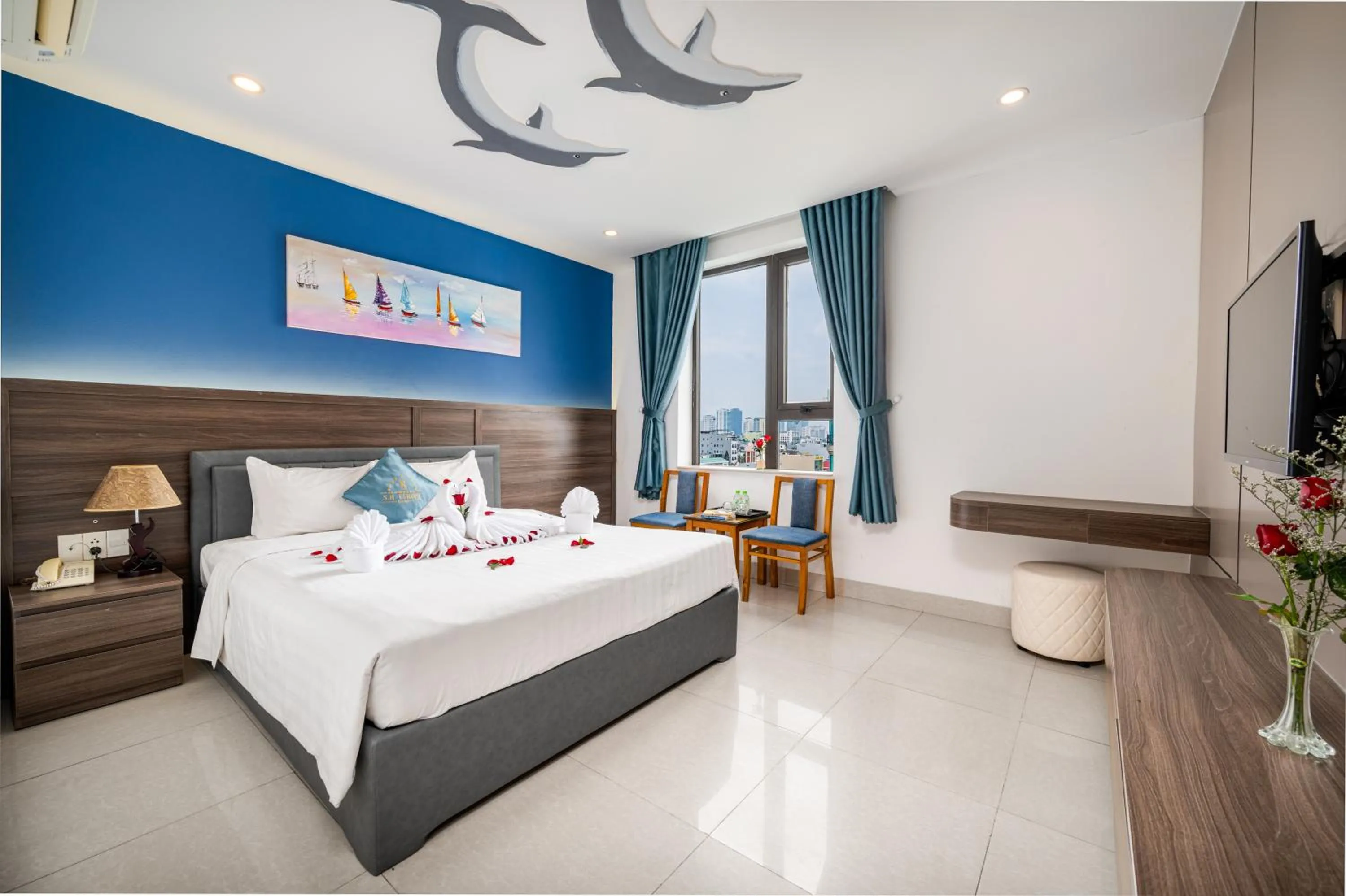 Photo of the whole room, Bed in Maxhome Luxury Hotel