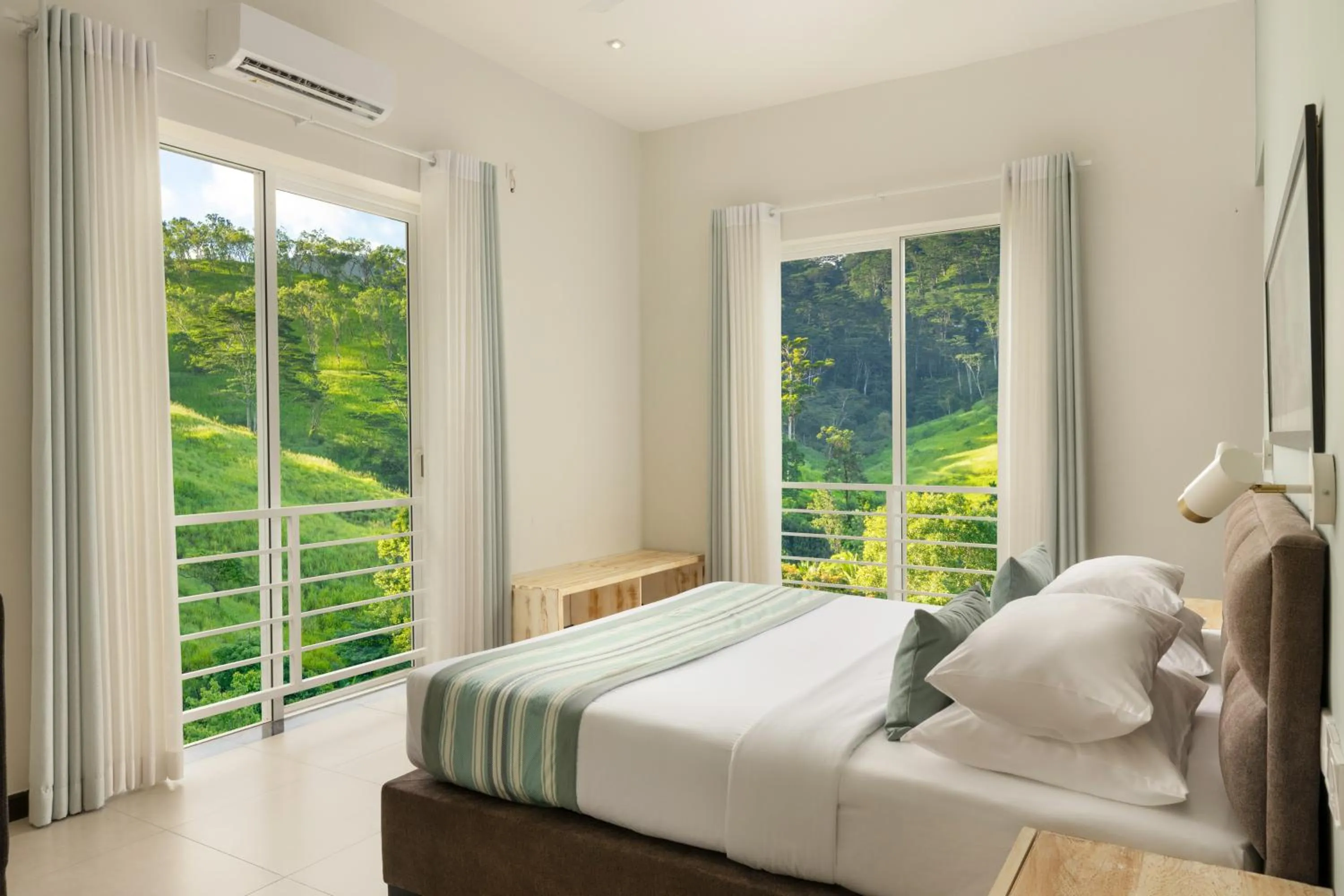 Bedroom, Bed in Skyloft Kandy by Aaradhya