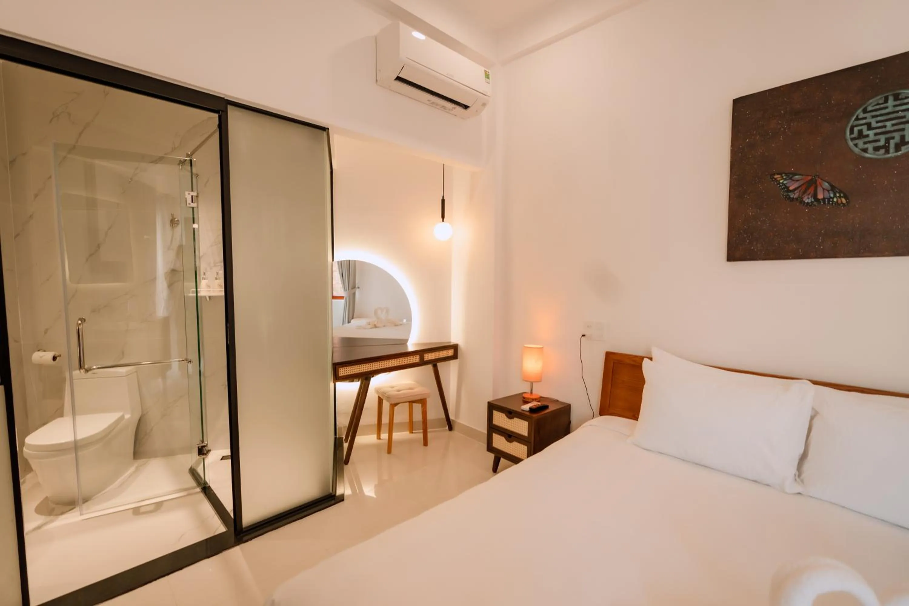 Shower, Bed in Hue River Side Villa