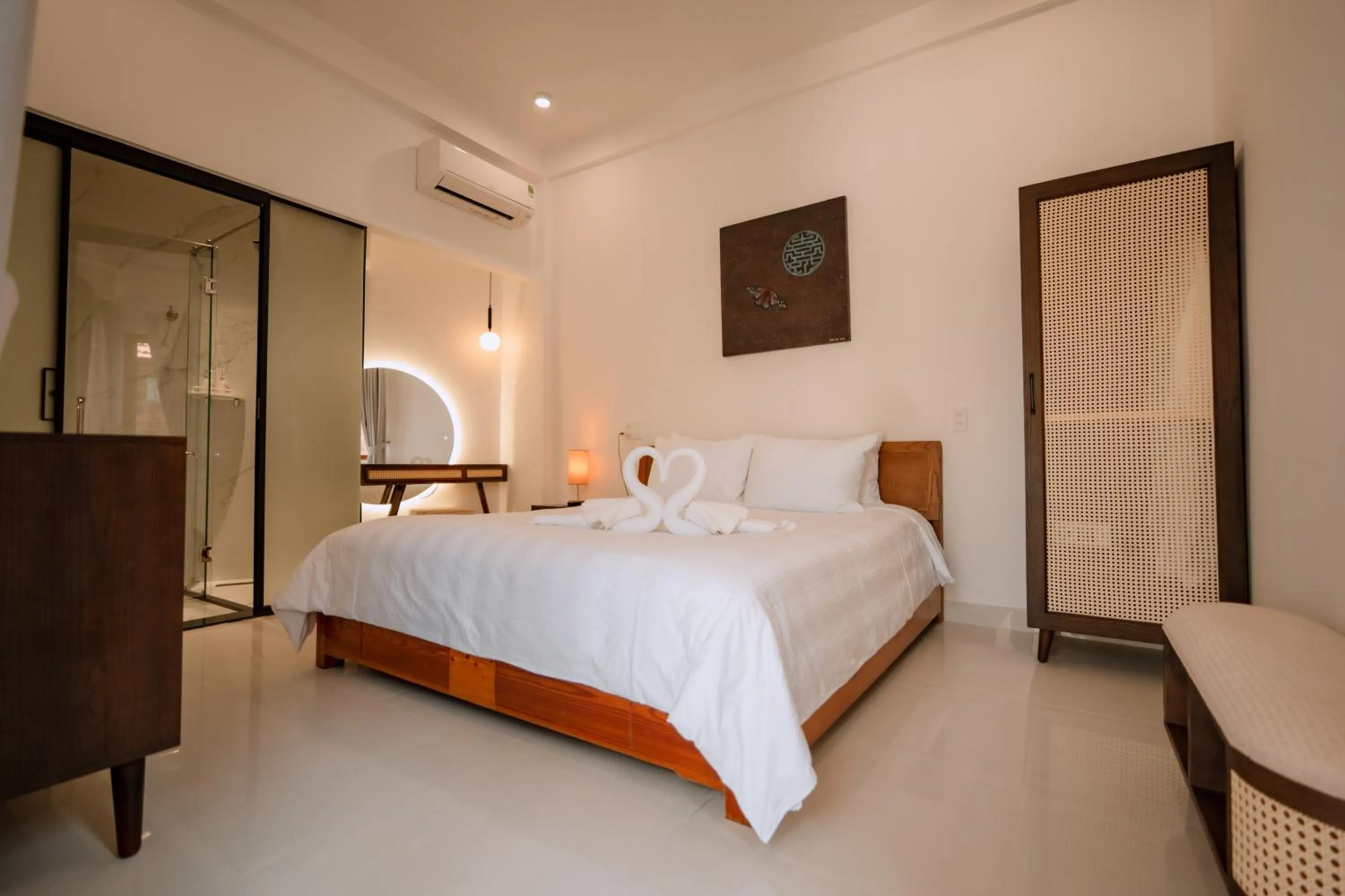 Photo of the whole room, Bed in Hue River Side Villa