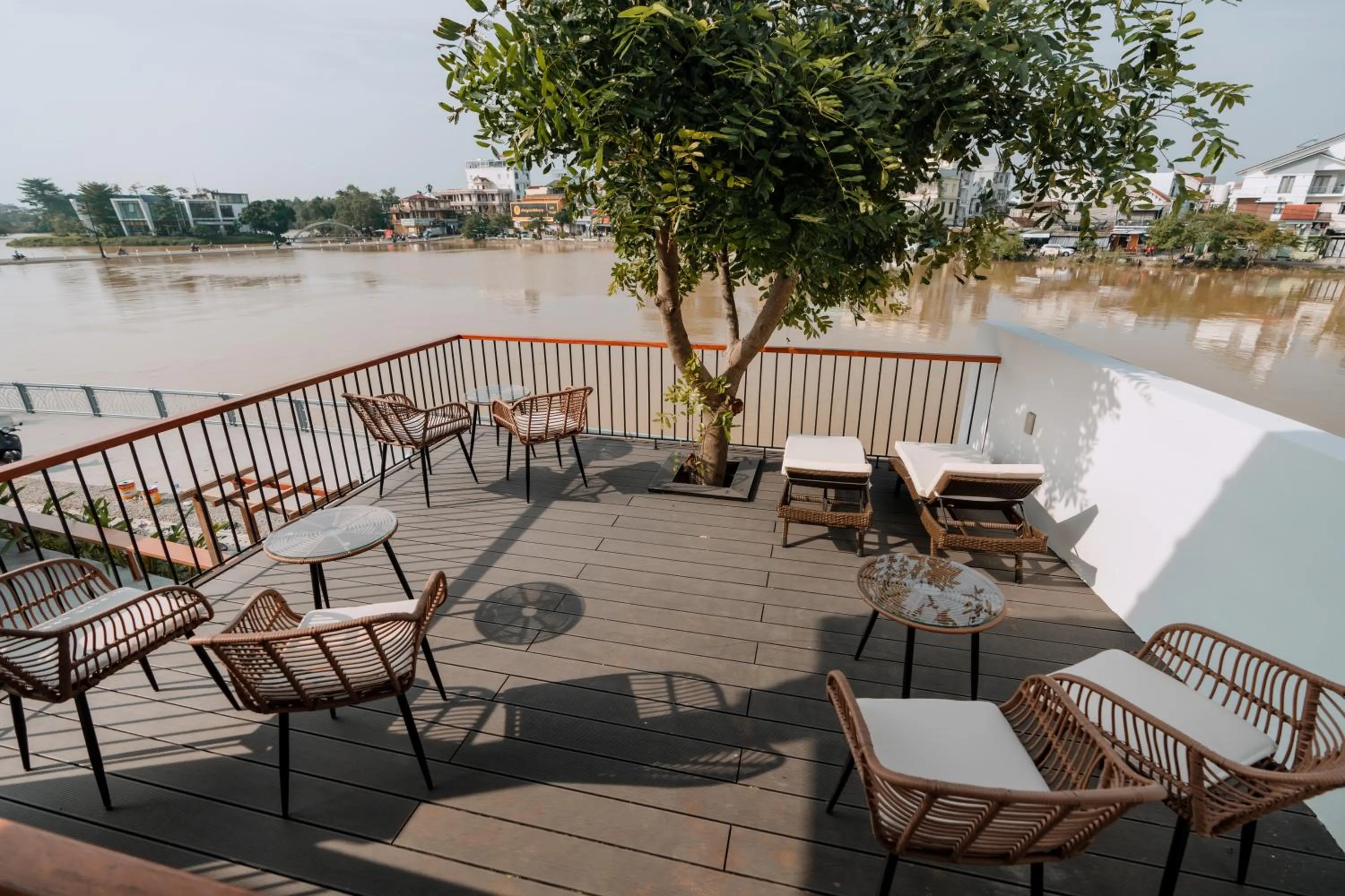 Day in Hue River Side Villa