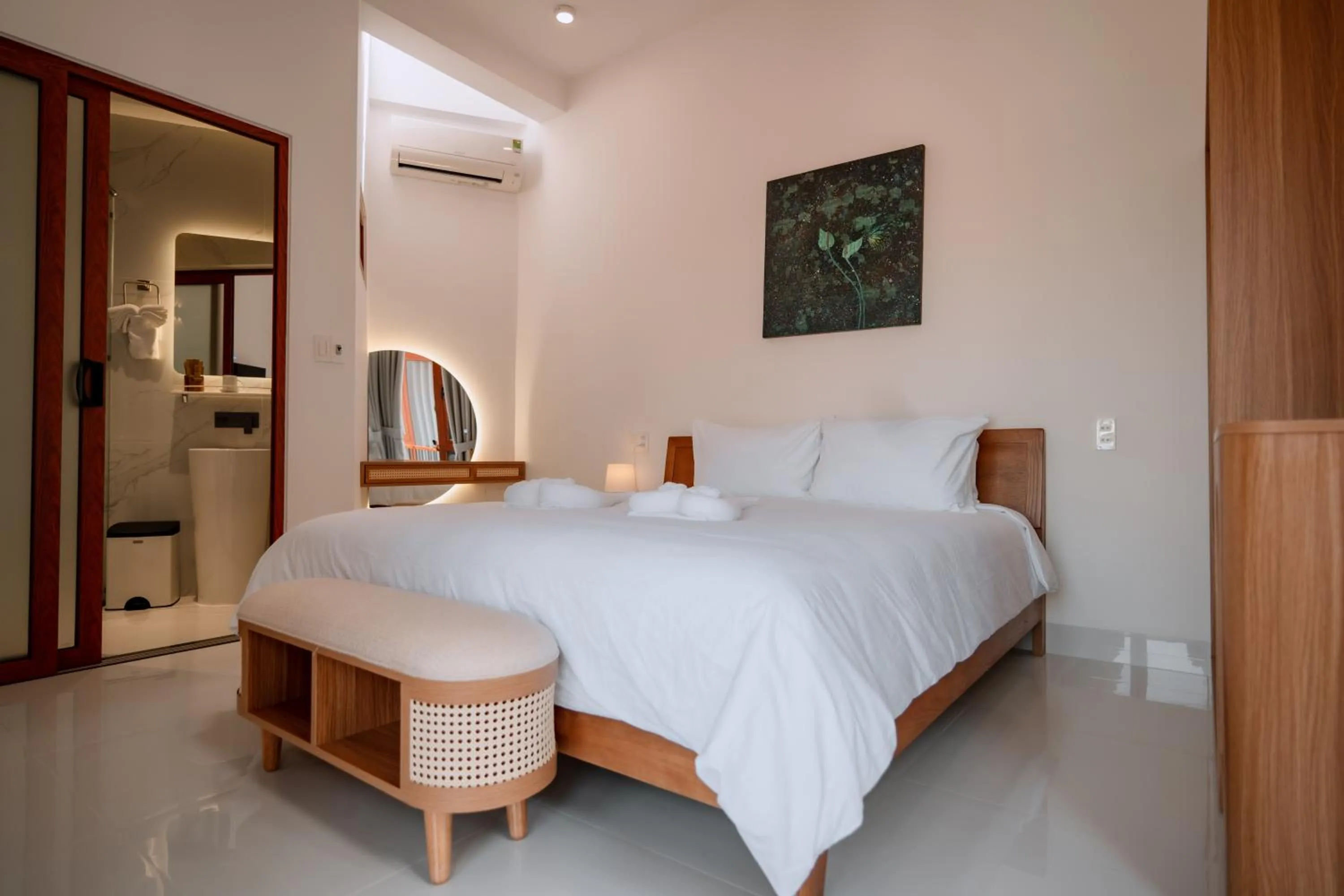Photo of the whole room, Bed in Hue River Side Villa