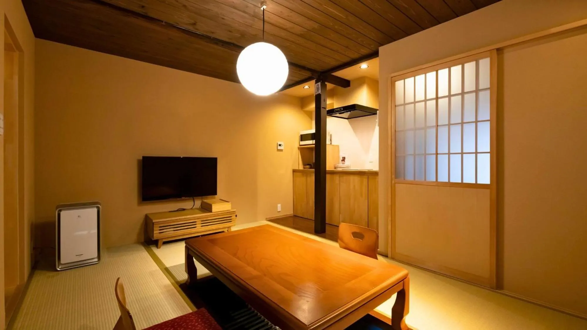 Living room in 京一軒町家 さと居 香雪 SATOI KOSETSU Shichijo-Mibu