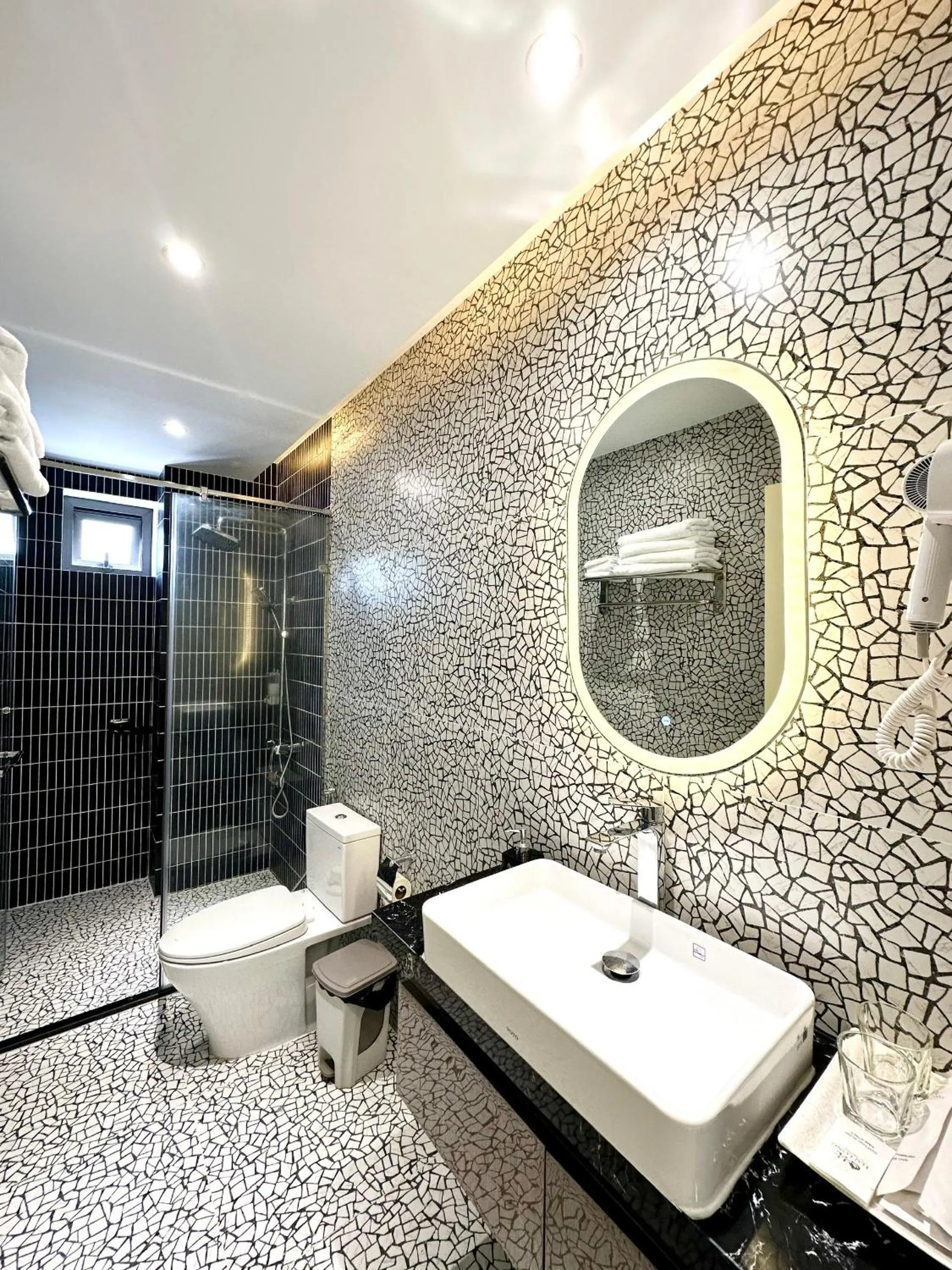 Shower in Hai Long Hotel