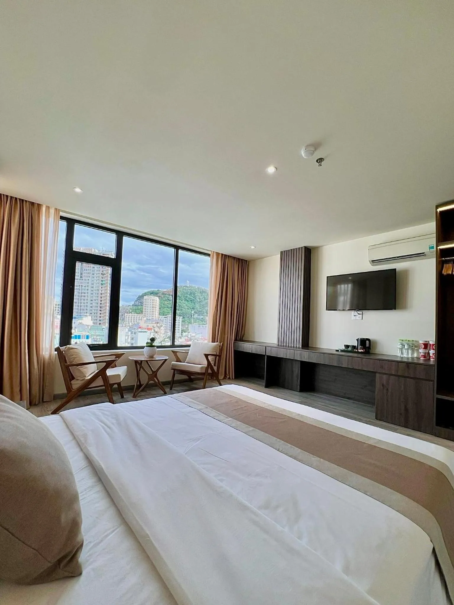 Bed in Hai Long Hotel