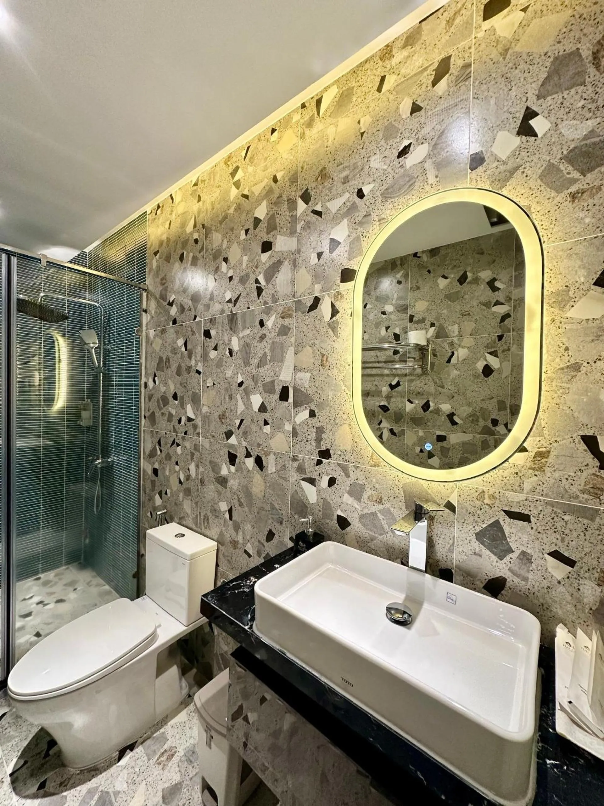 Shower, Bathroom in Hai Long Hotel