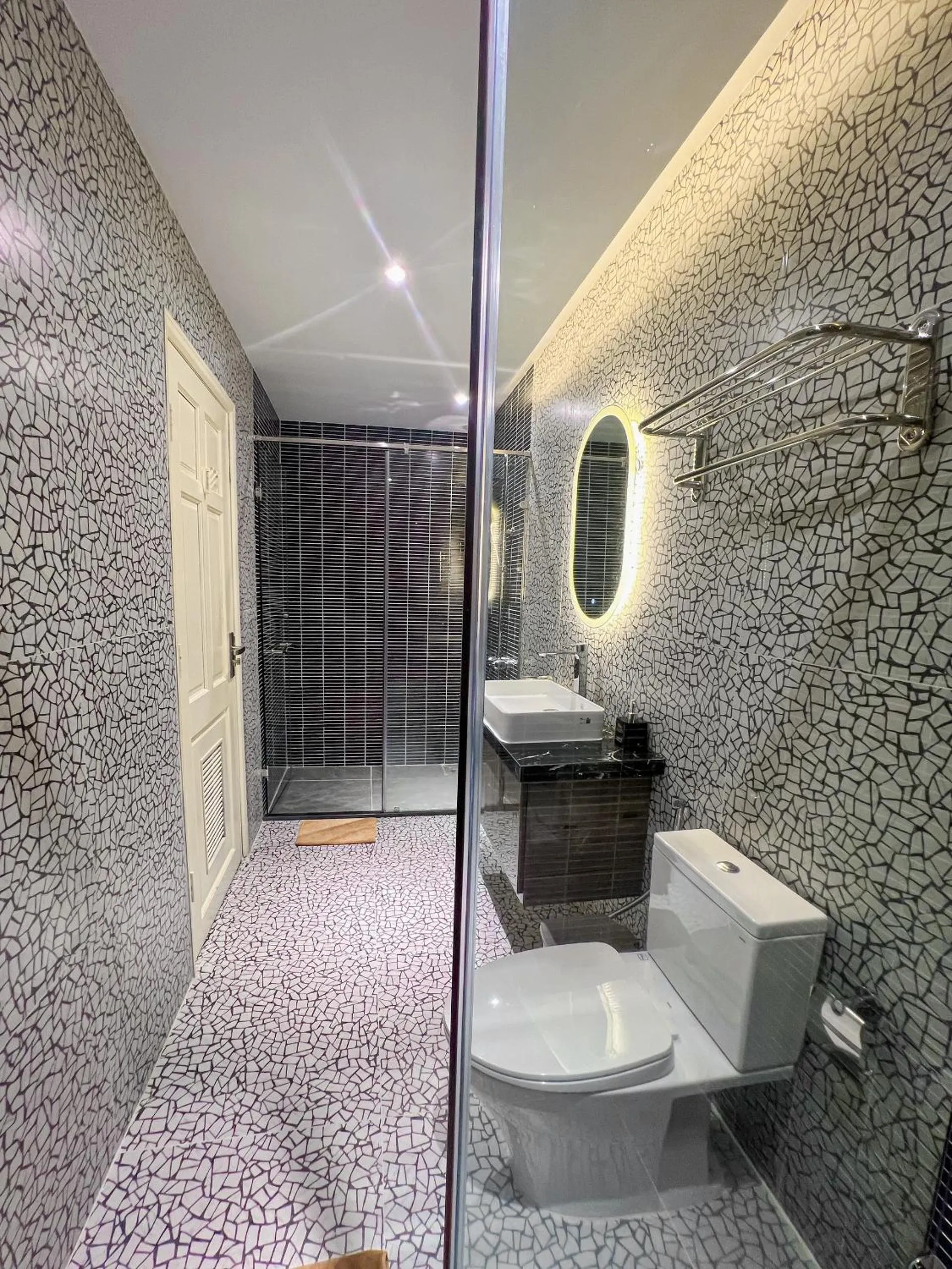 Shower in Hai Long Hotel