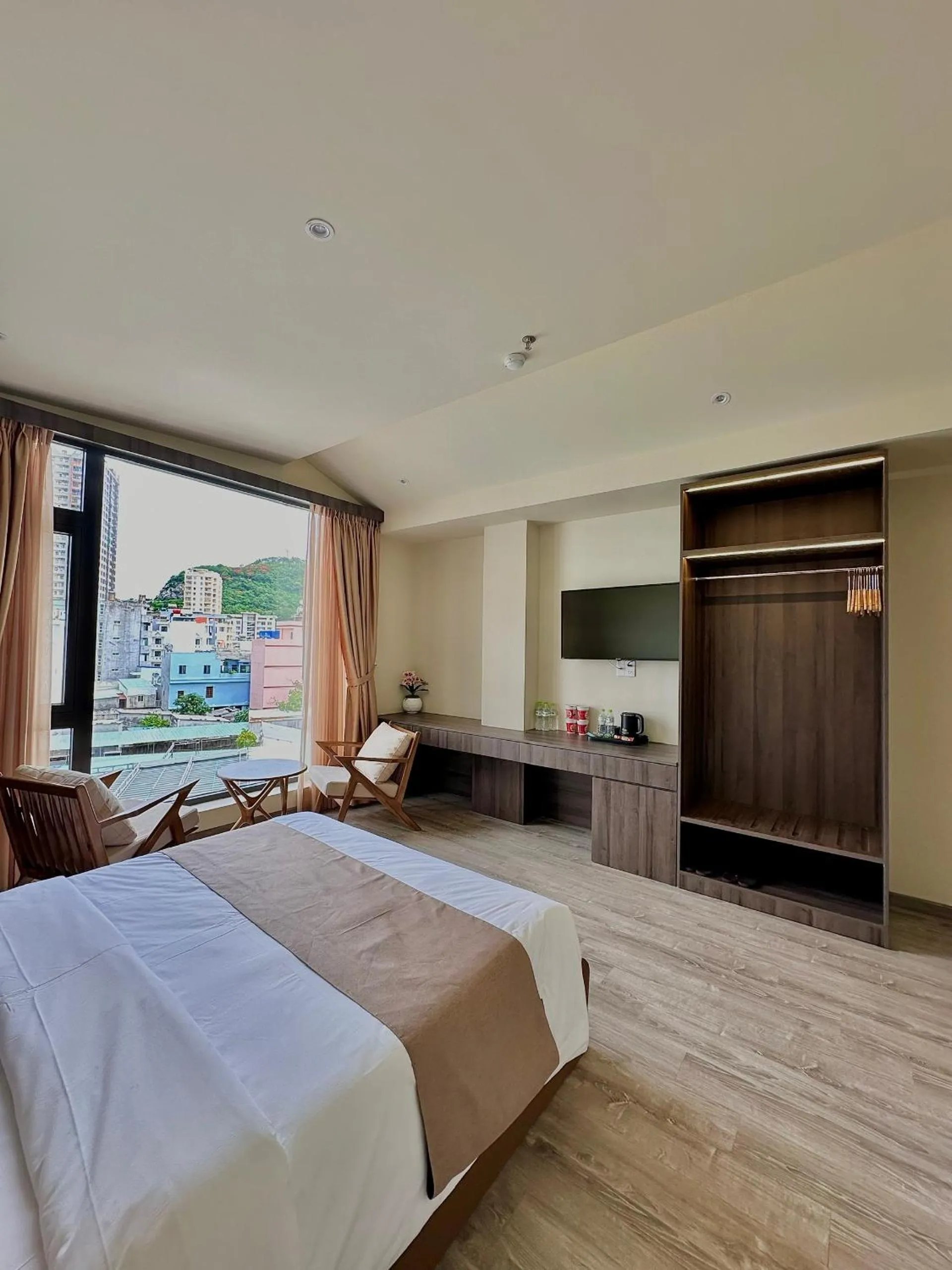 Bedroom, Bed in Hai Long Hotel