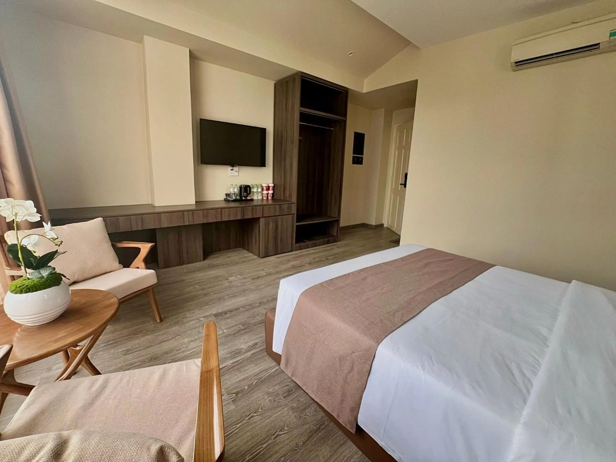 Bed in Hai Long Hotel