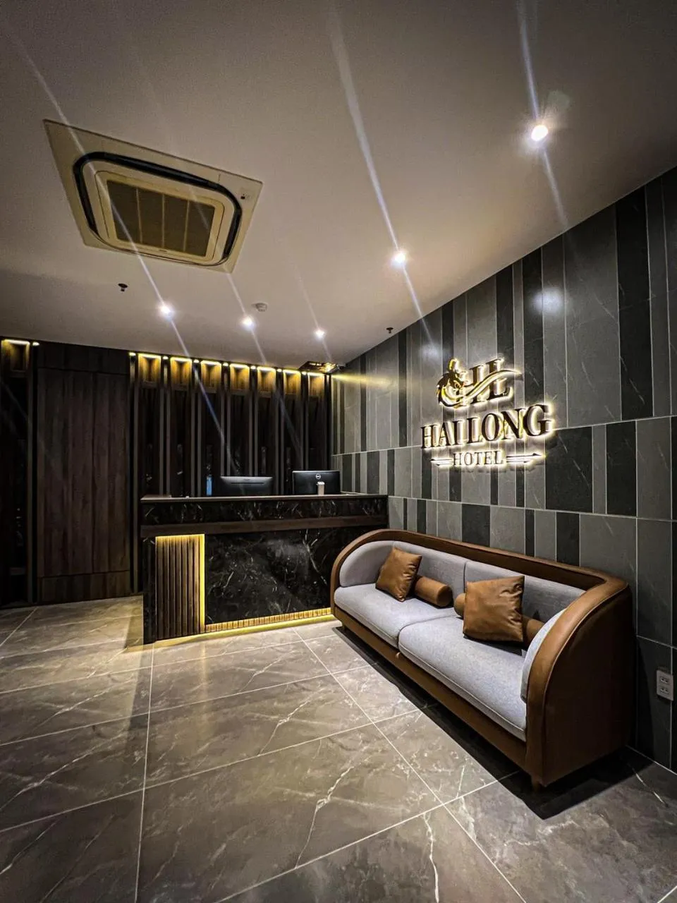 Living room, Lobby/Reception in Hai Long Hotel