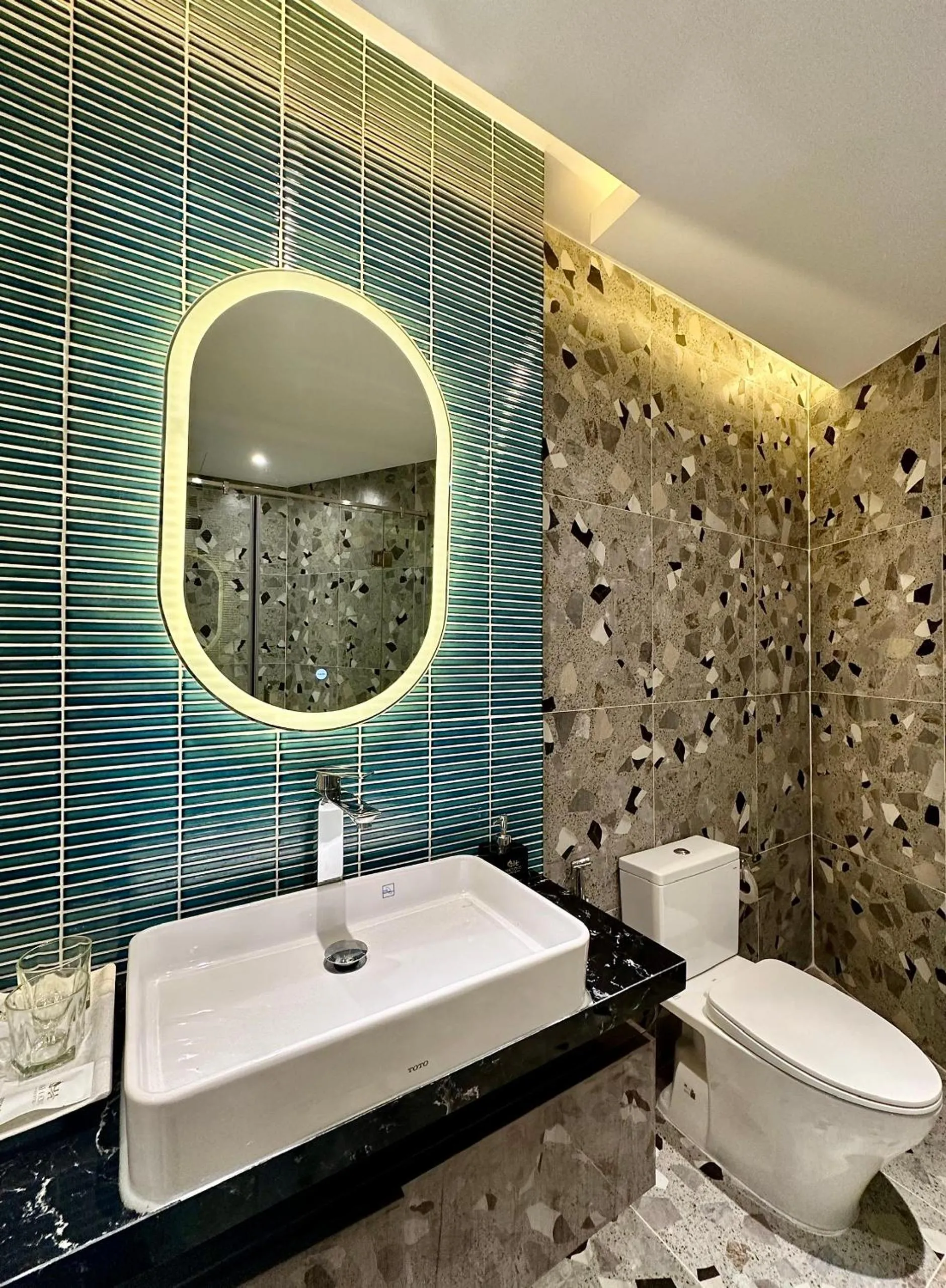 Shower in Hai Long Hotel