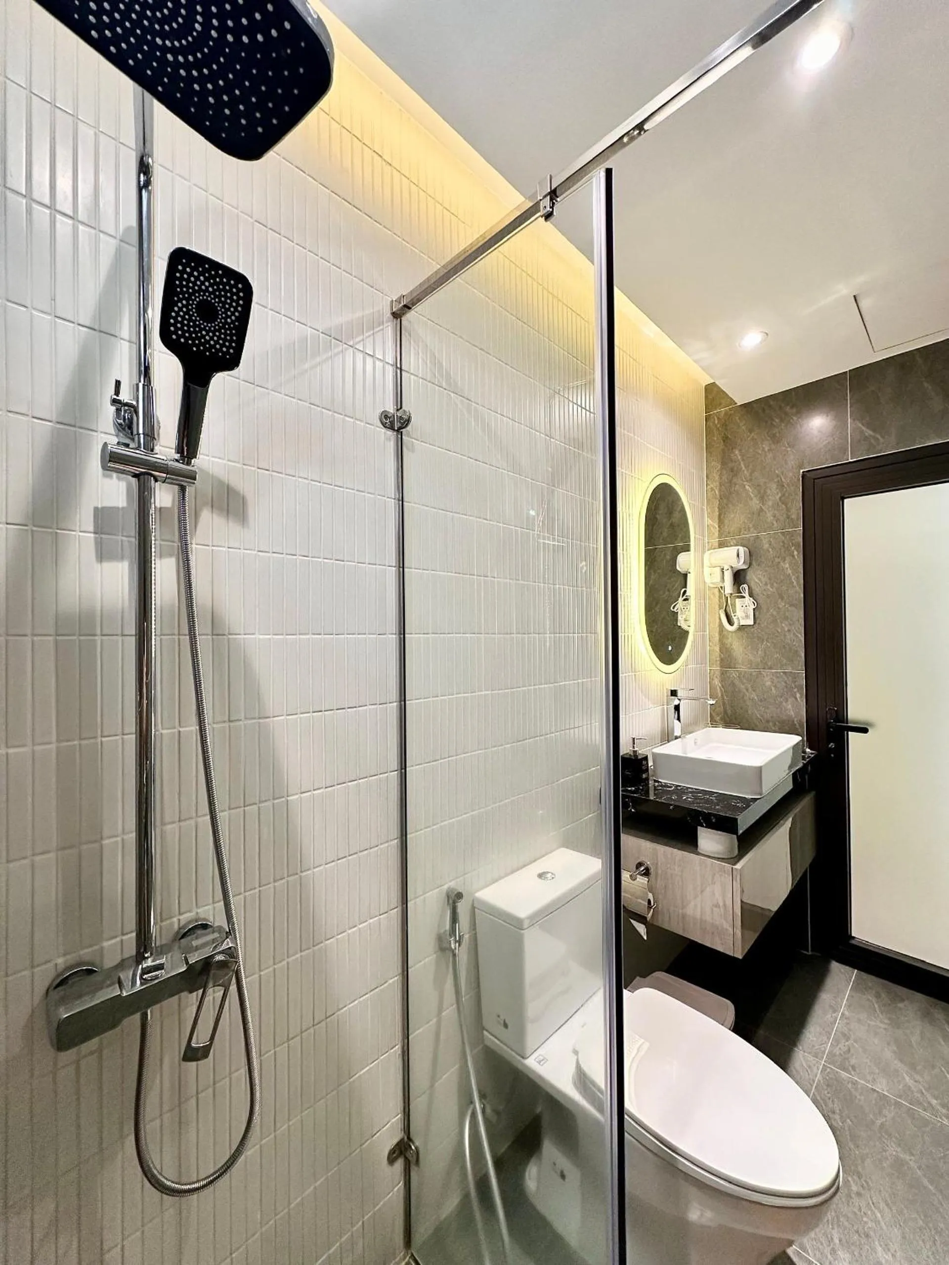 Shower in Hai Long Hotel