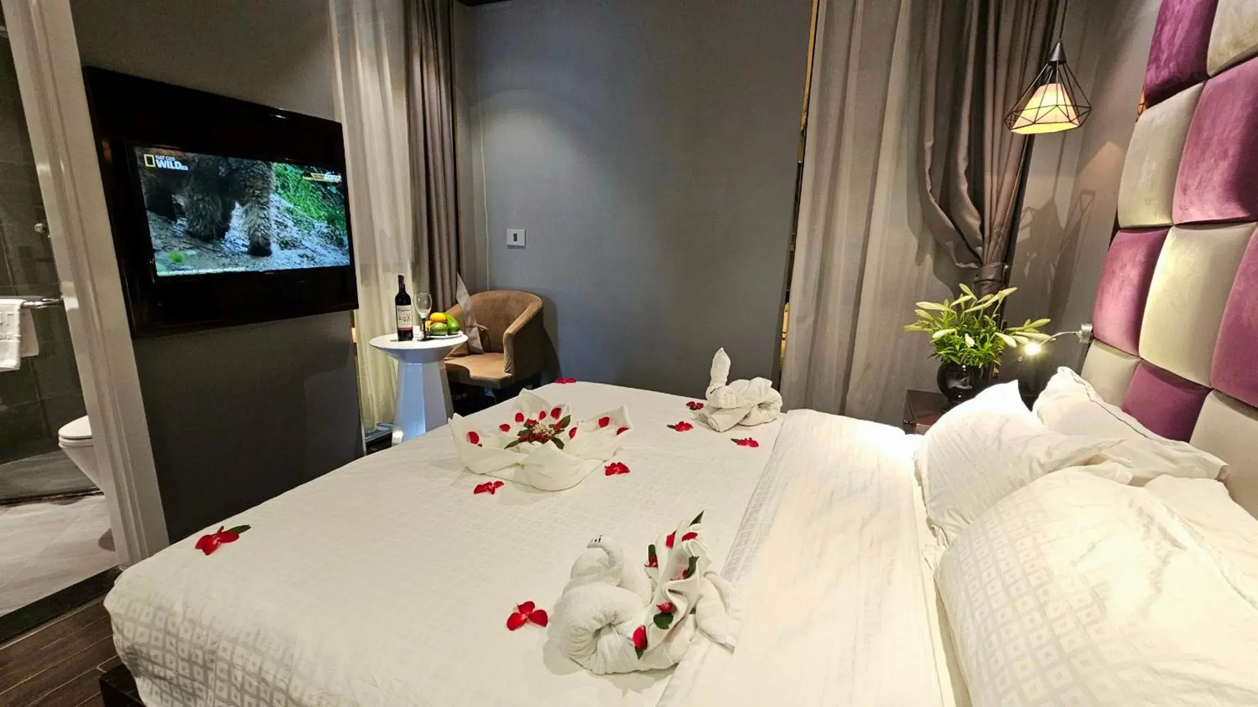 Deluxe Double Room in Hanoi La Storia Hotel Deluxe Double Room in Hanoi La Storia Hotel