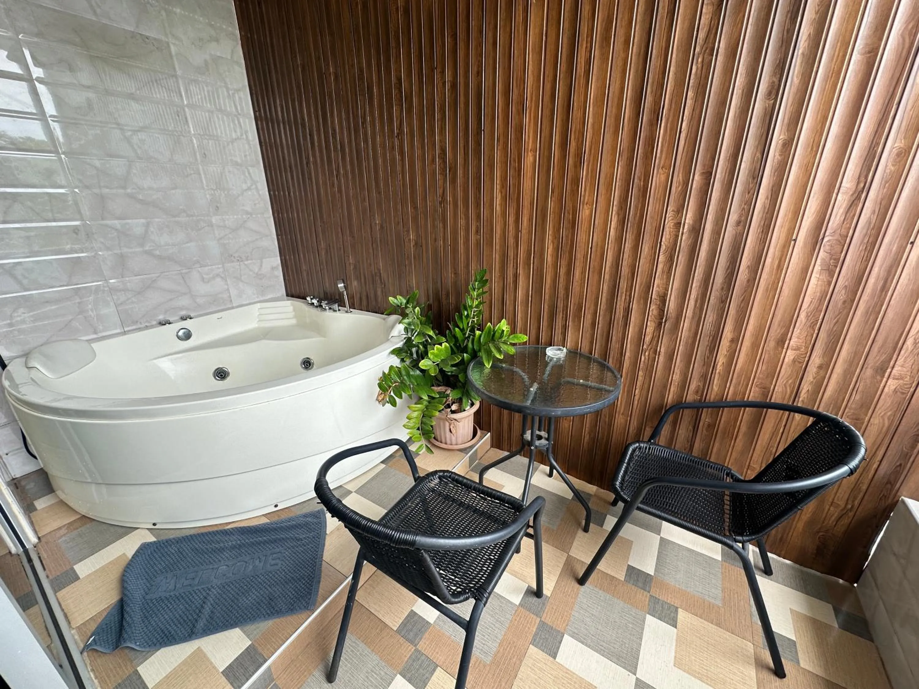 Hot Tub in Jingle Bells Resort