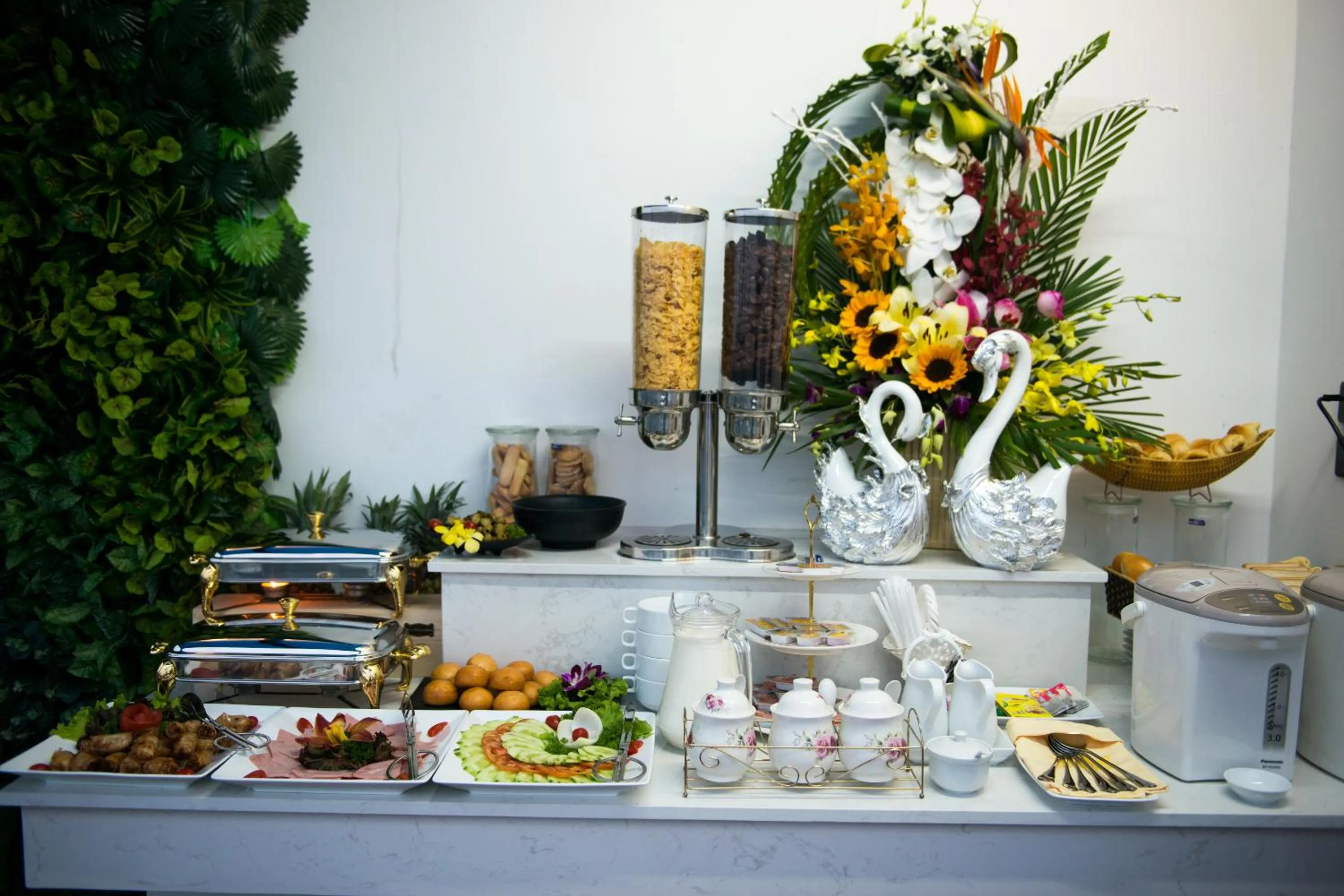 Continental breakfast in Splendid Hotel & Spa