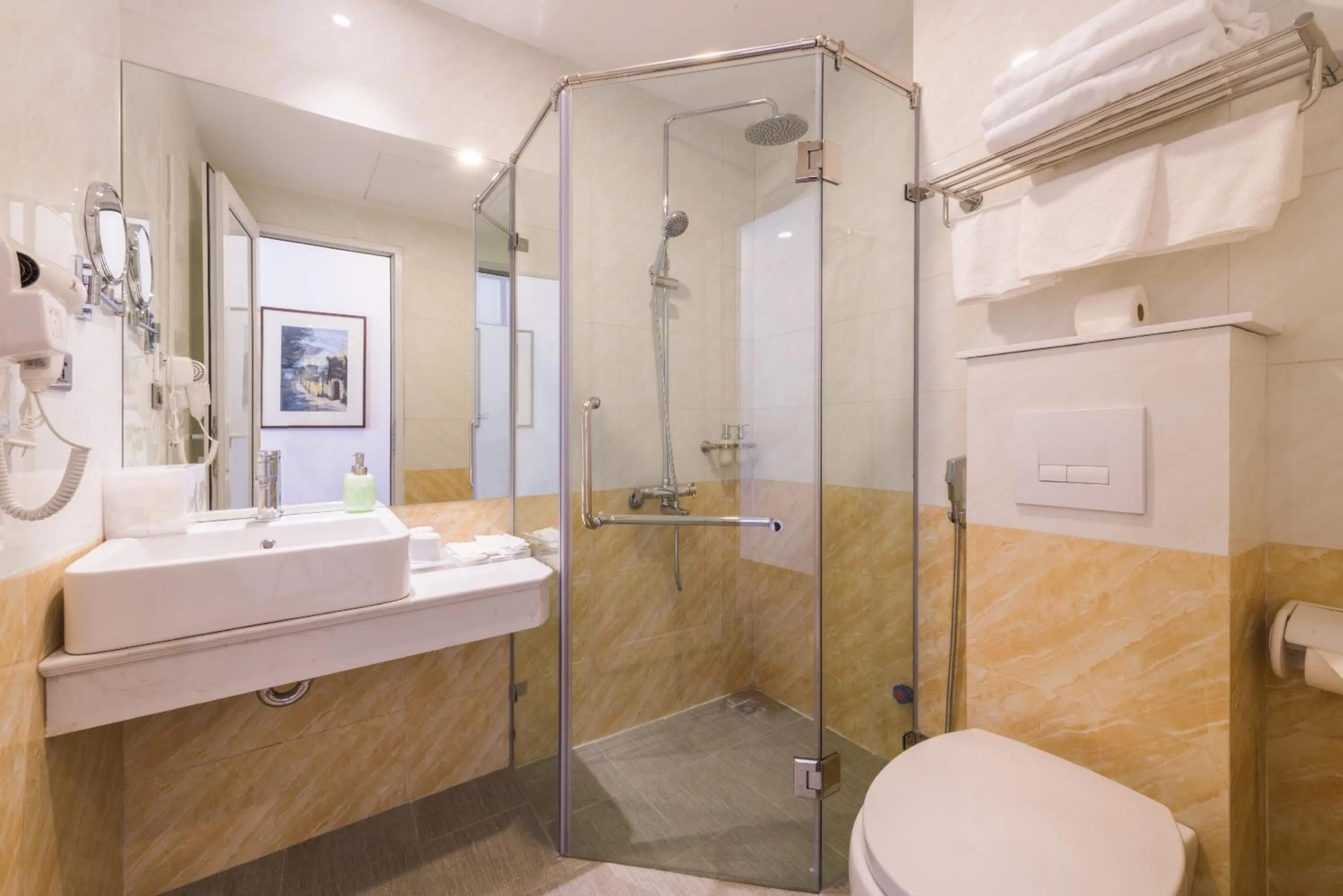 Shower in Splendid Hotel & Spa