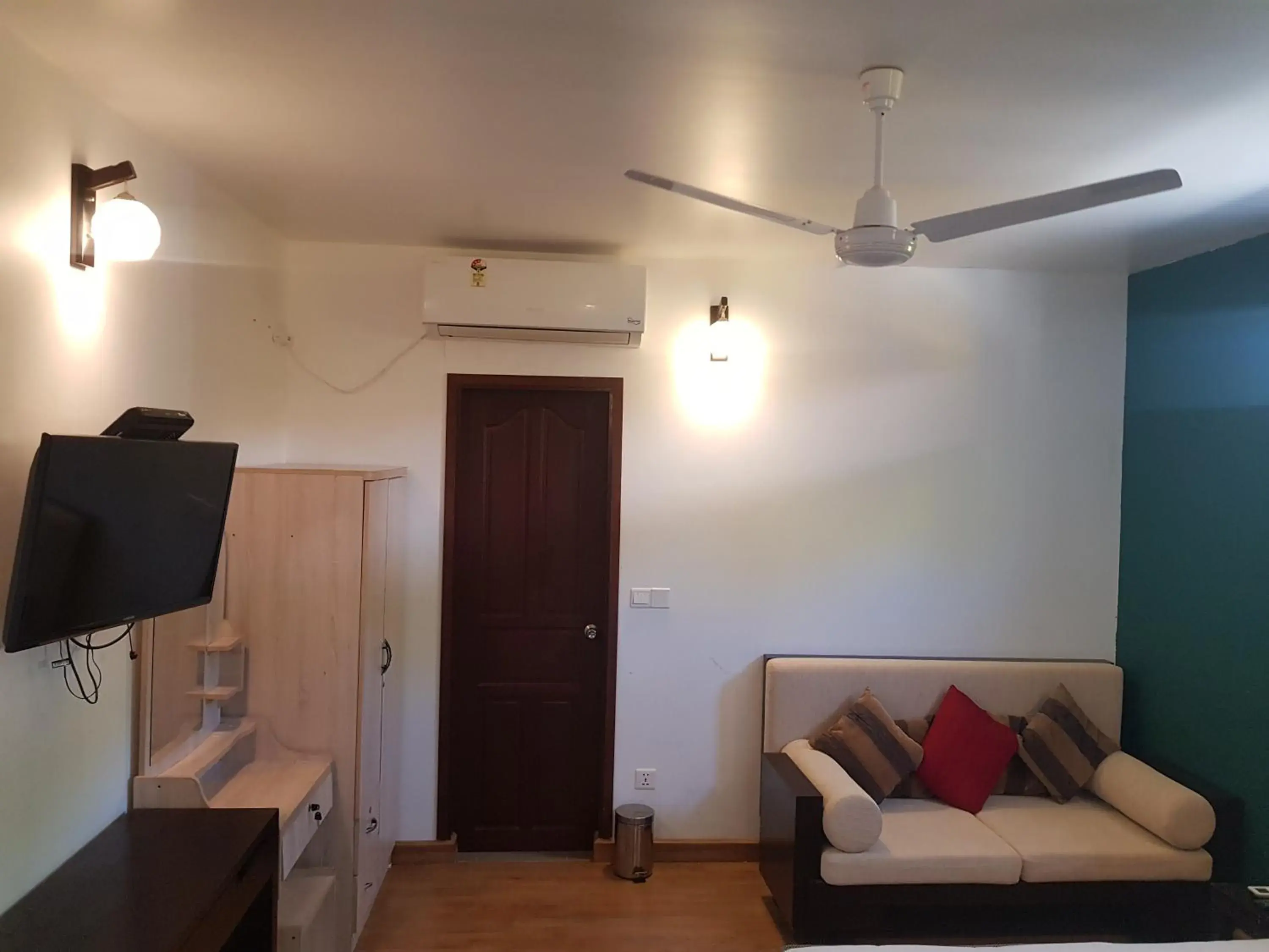 Family Room with Bath in Acqua Blu Rasdhoo Family Room with Bath in Acqua Blu Rasdhoo