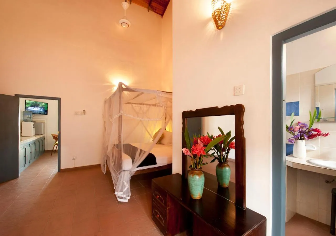 Decorative detail, Bed in Isle of Thalpe