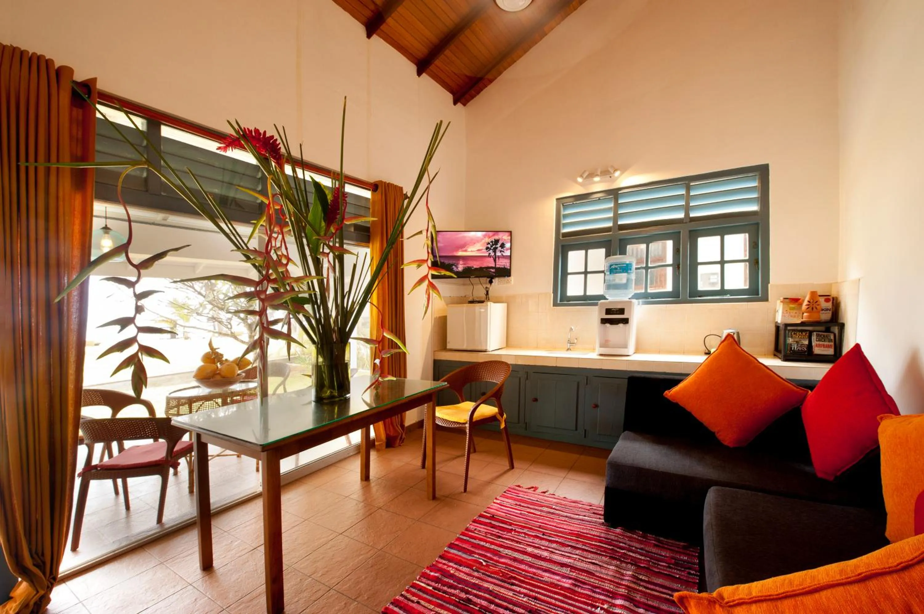 TV and multimedia in Isle of Thalpe