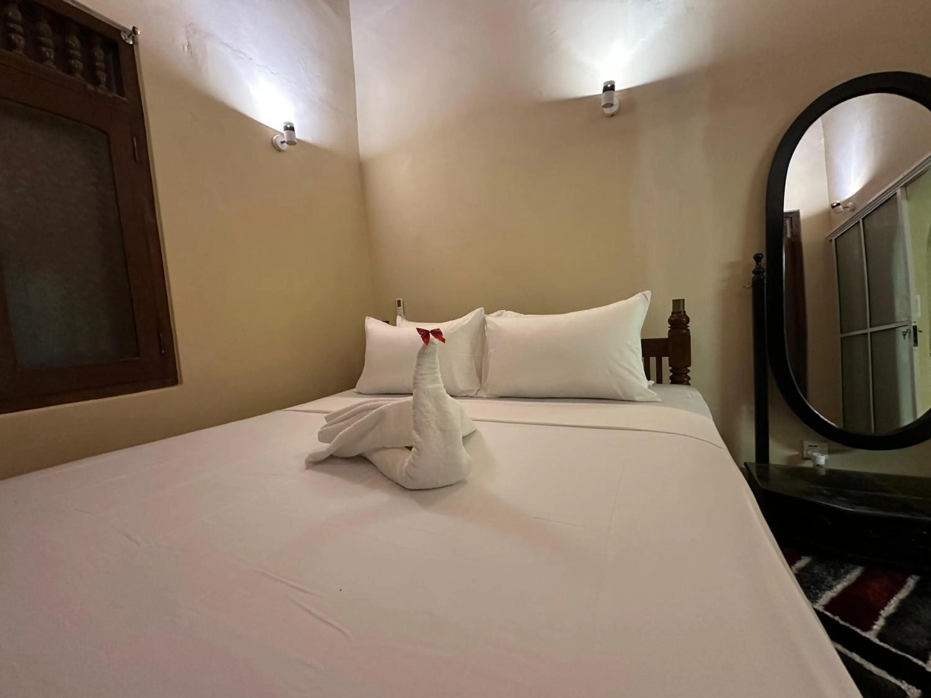 Bedroom, Bed in Isle of Thalpe