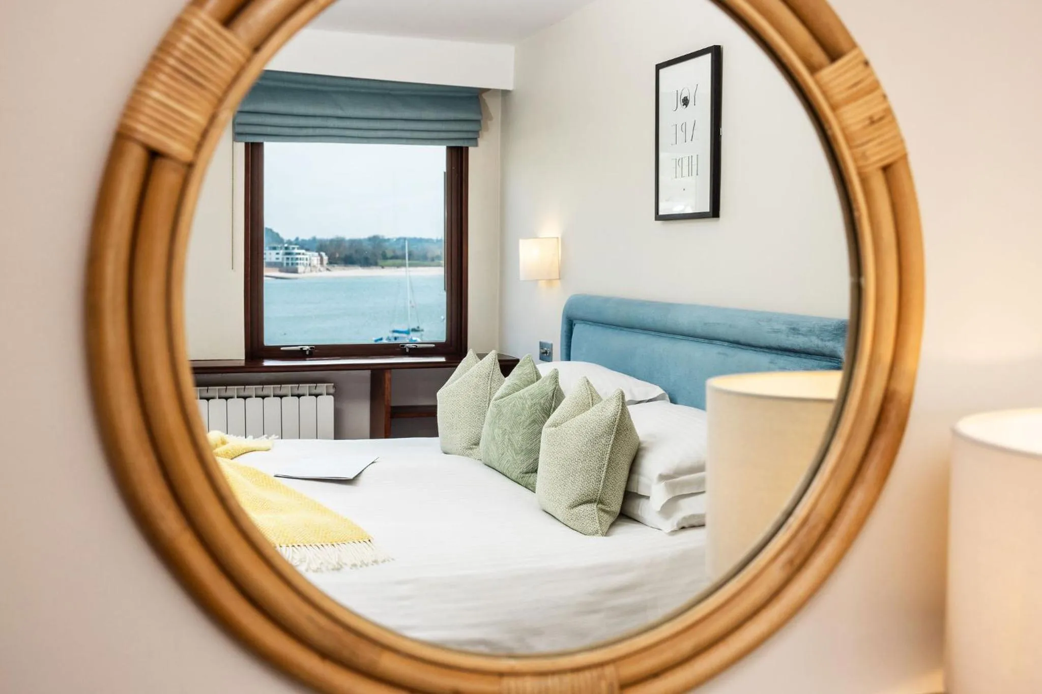 Sea view, Bed in The Moorings Hotel & Restaurant