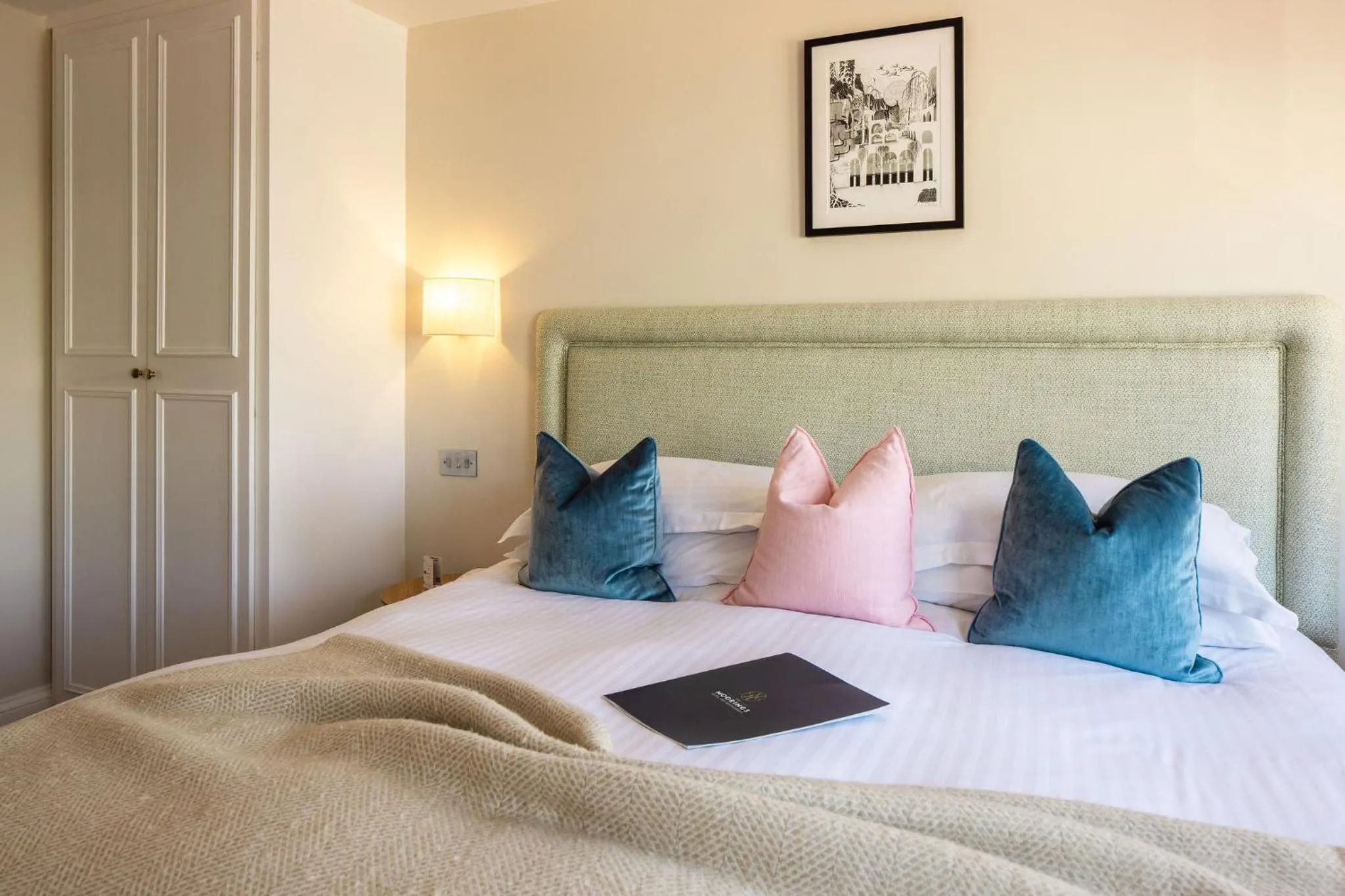 Sea view, Bed in The Moorings Hotel & Restaurant