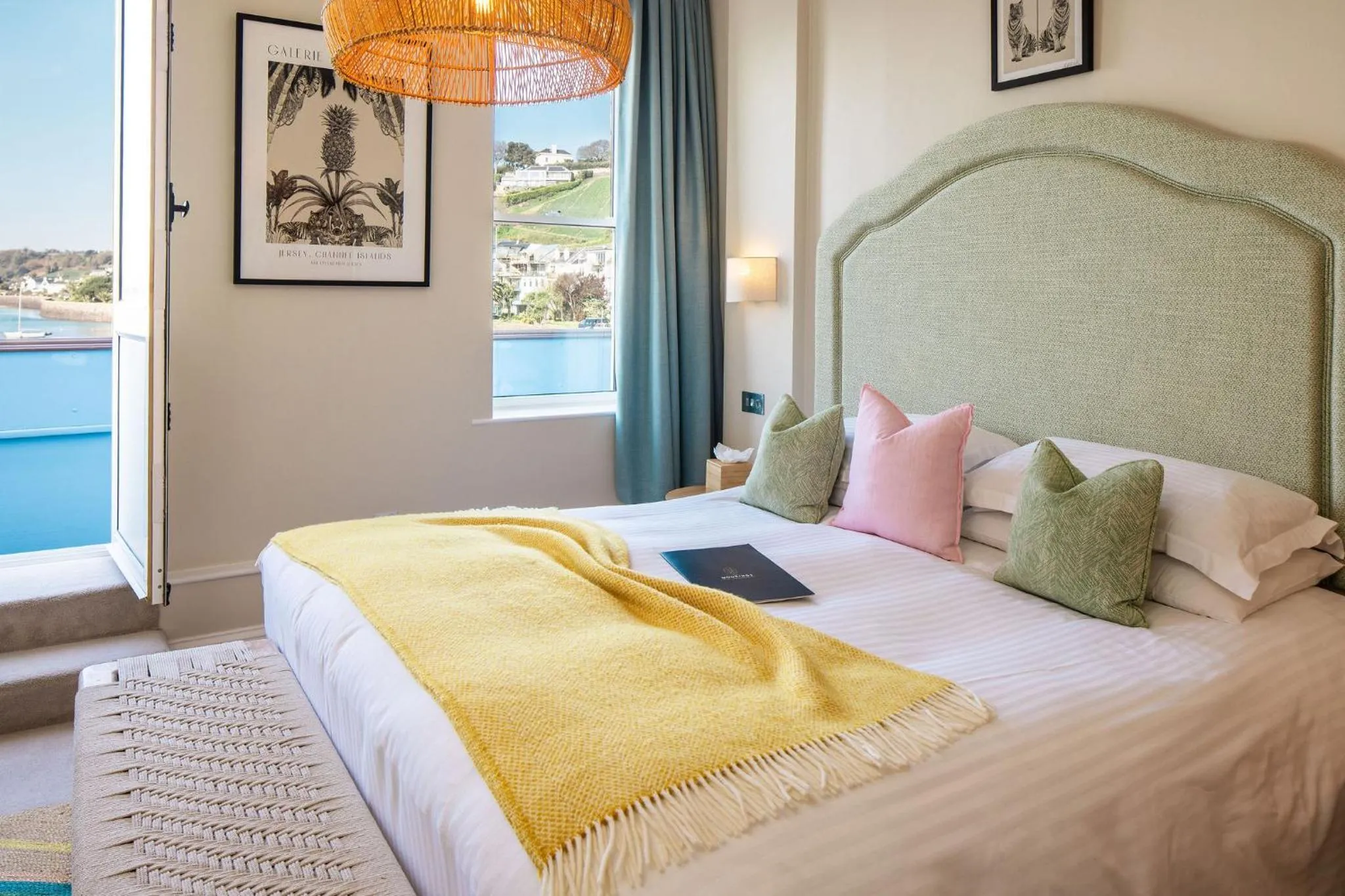 Sea view, Bed in The Moorings Hotel & Restaurant