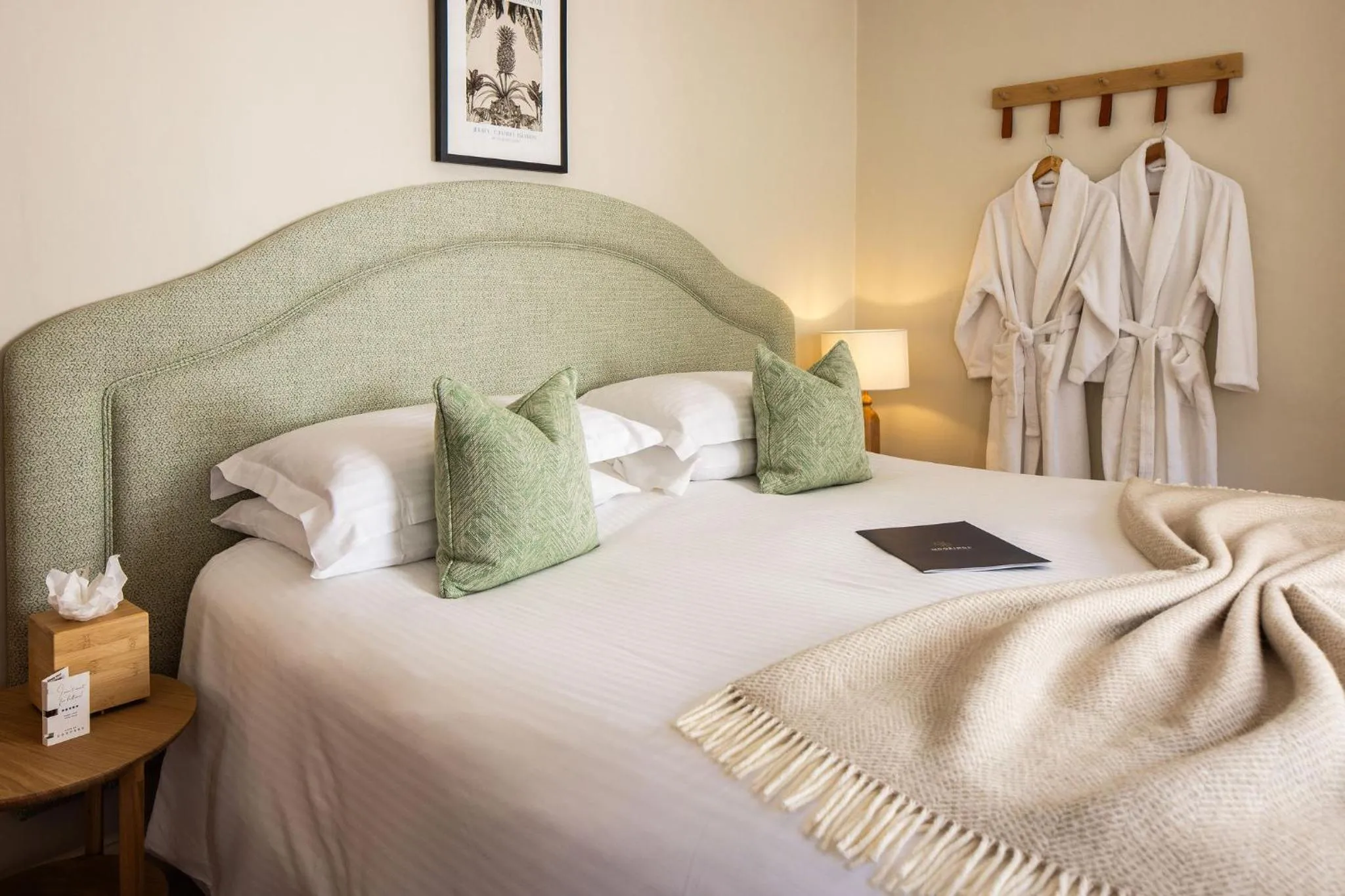 Landmark view, Bed in The Moorings Hotel & Restaurant