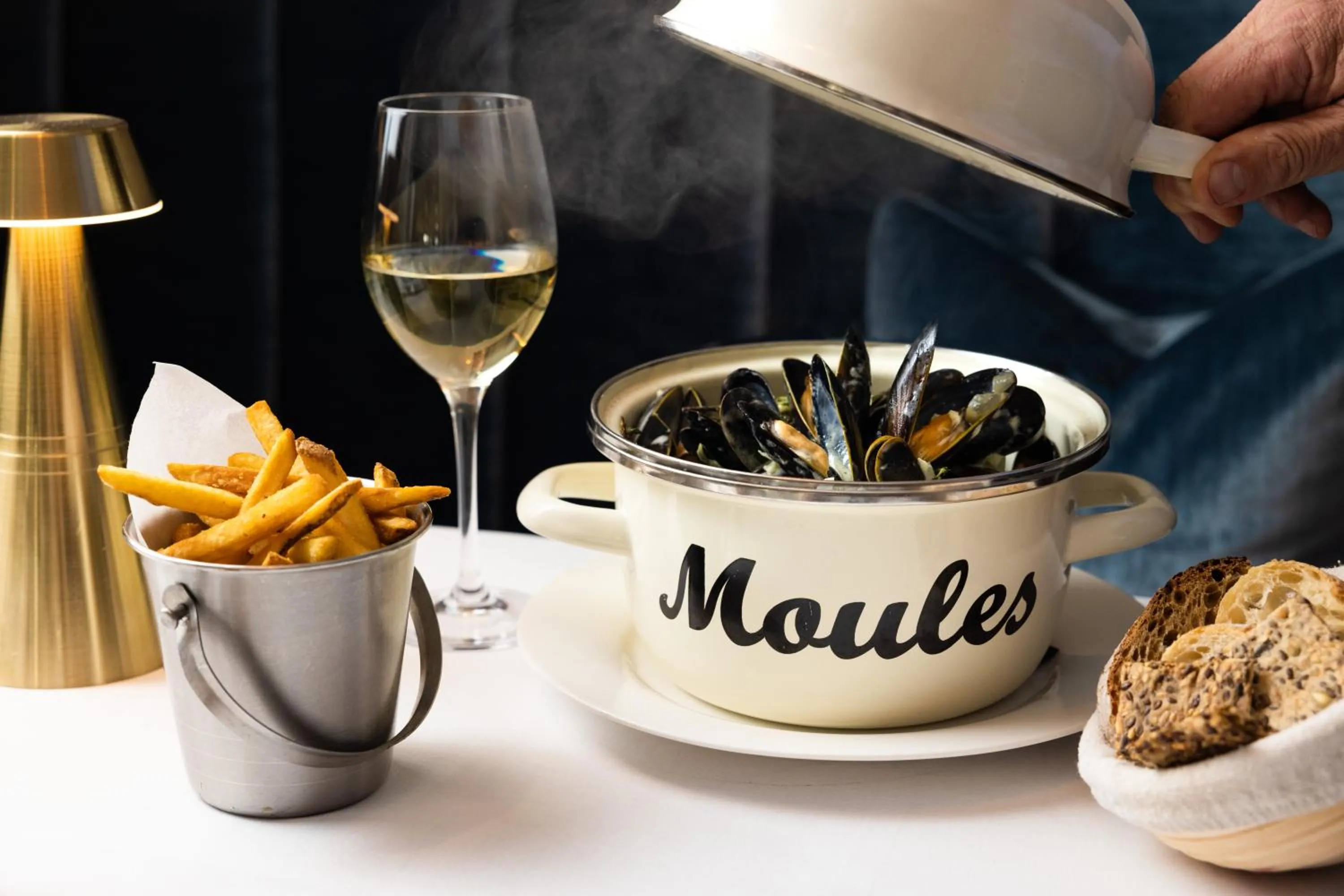 Food and drinks in The Moorings Hotel & Restaurant