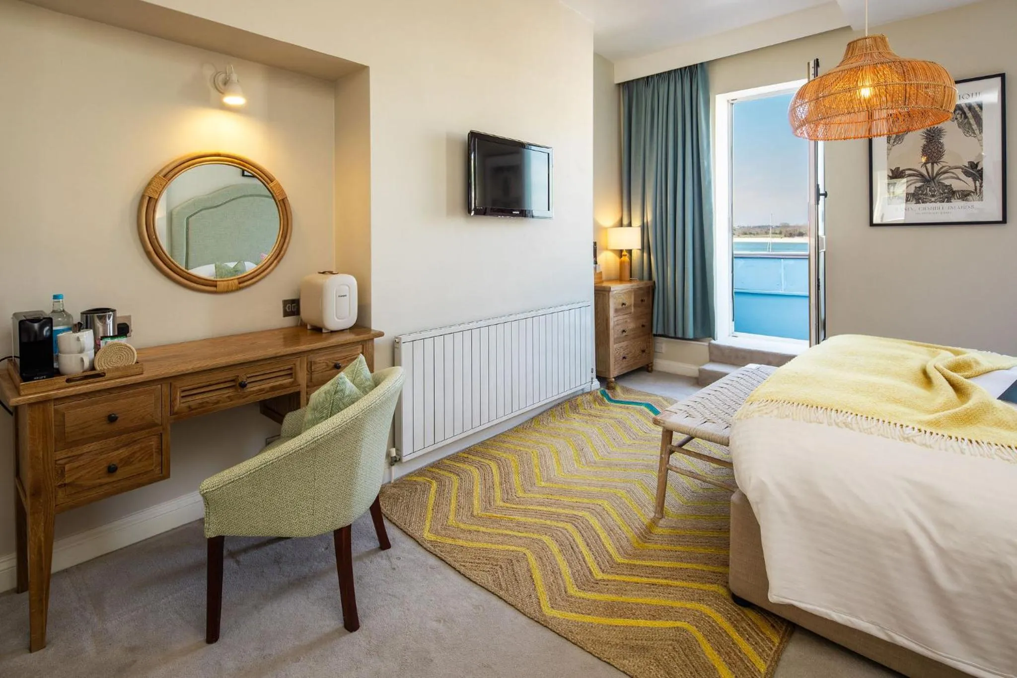 Sea view, Bed in The Moorings Hotel & Restaurant