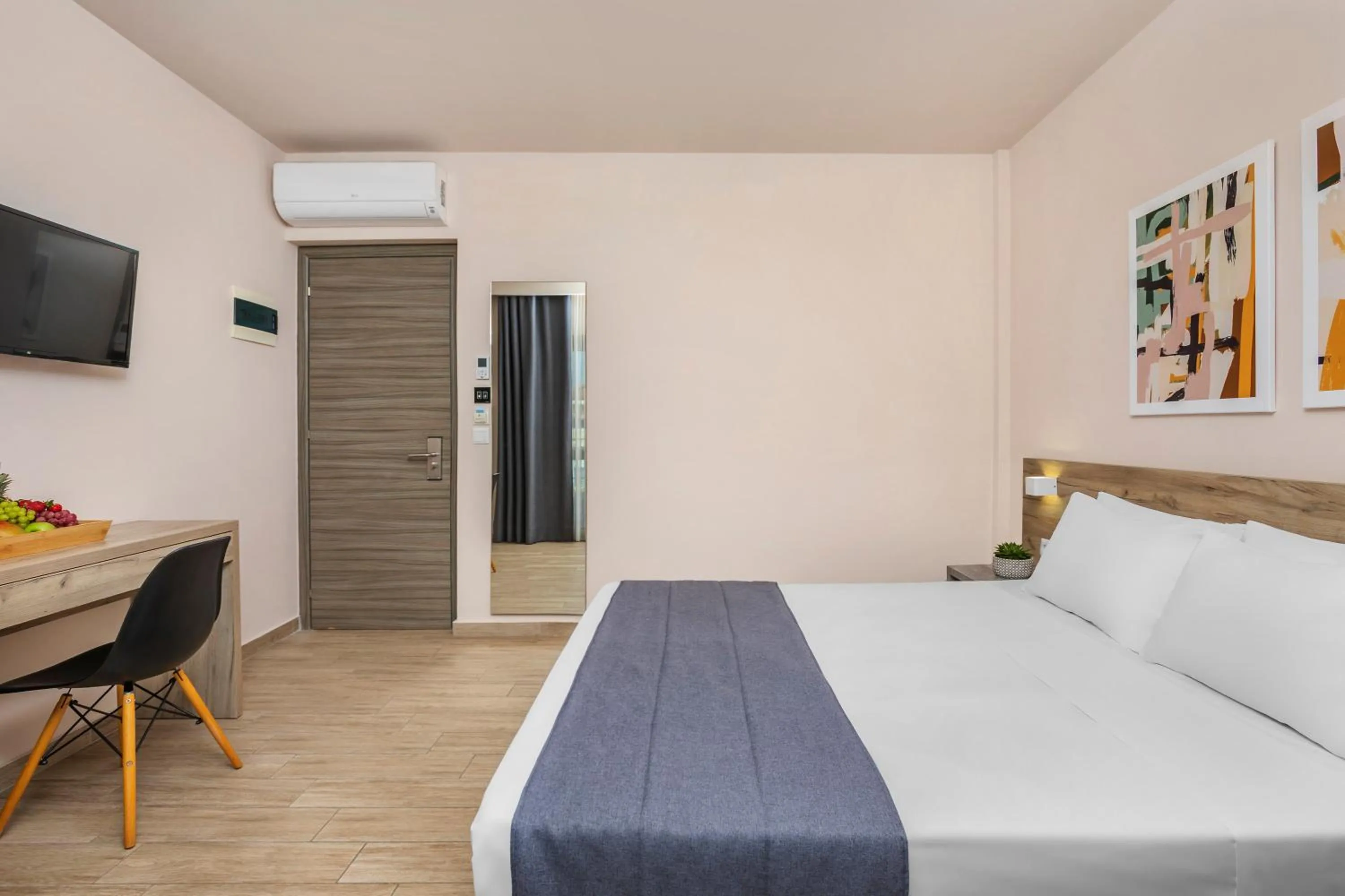 TV and multimedia, Bed in Hotel Vozina