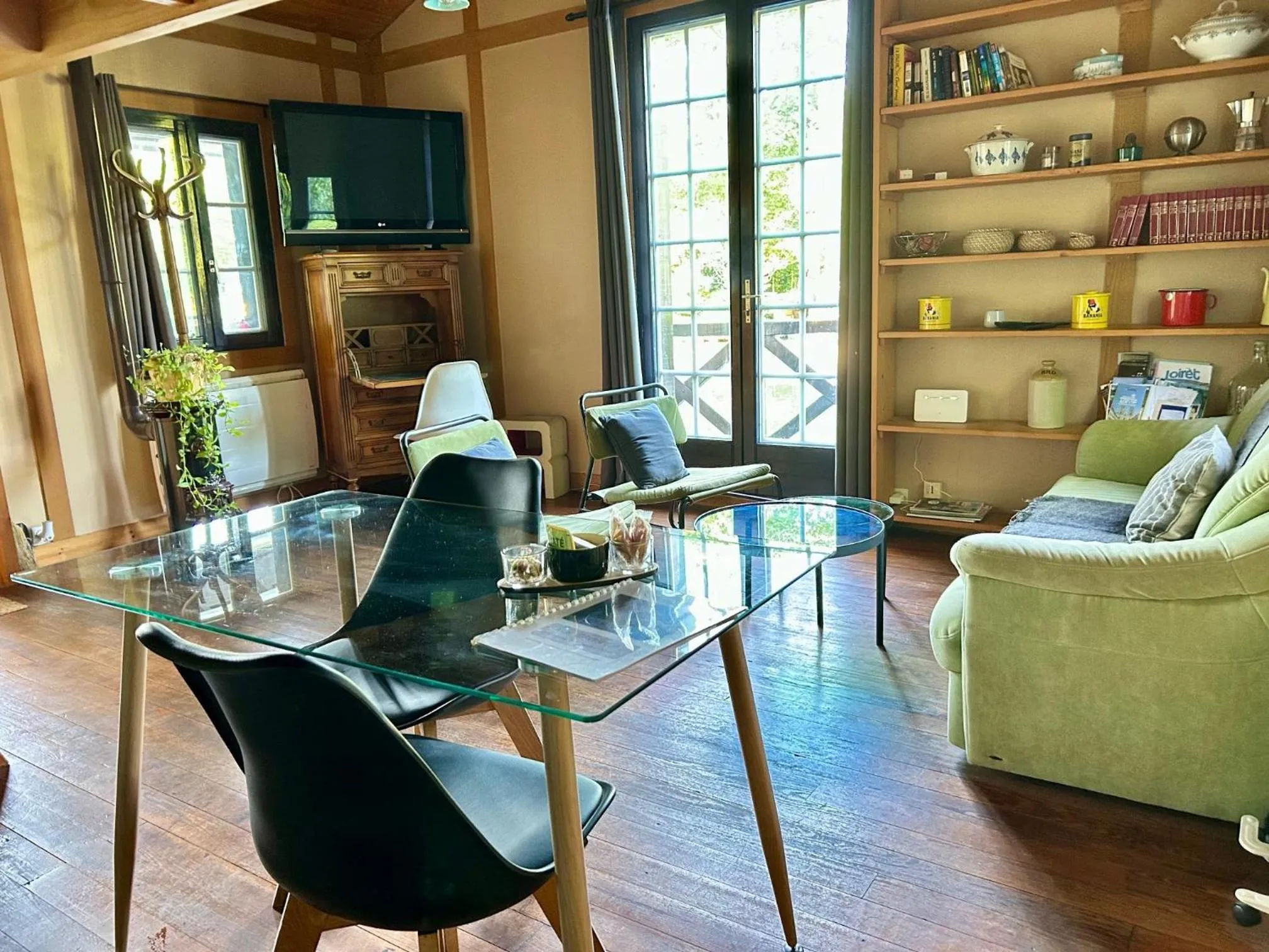 TV and multimedia in Le chalet bucolique au bord de l'eau