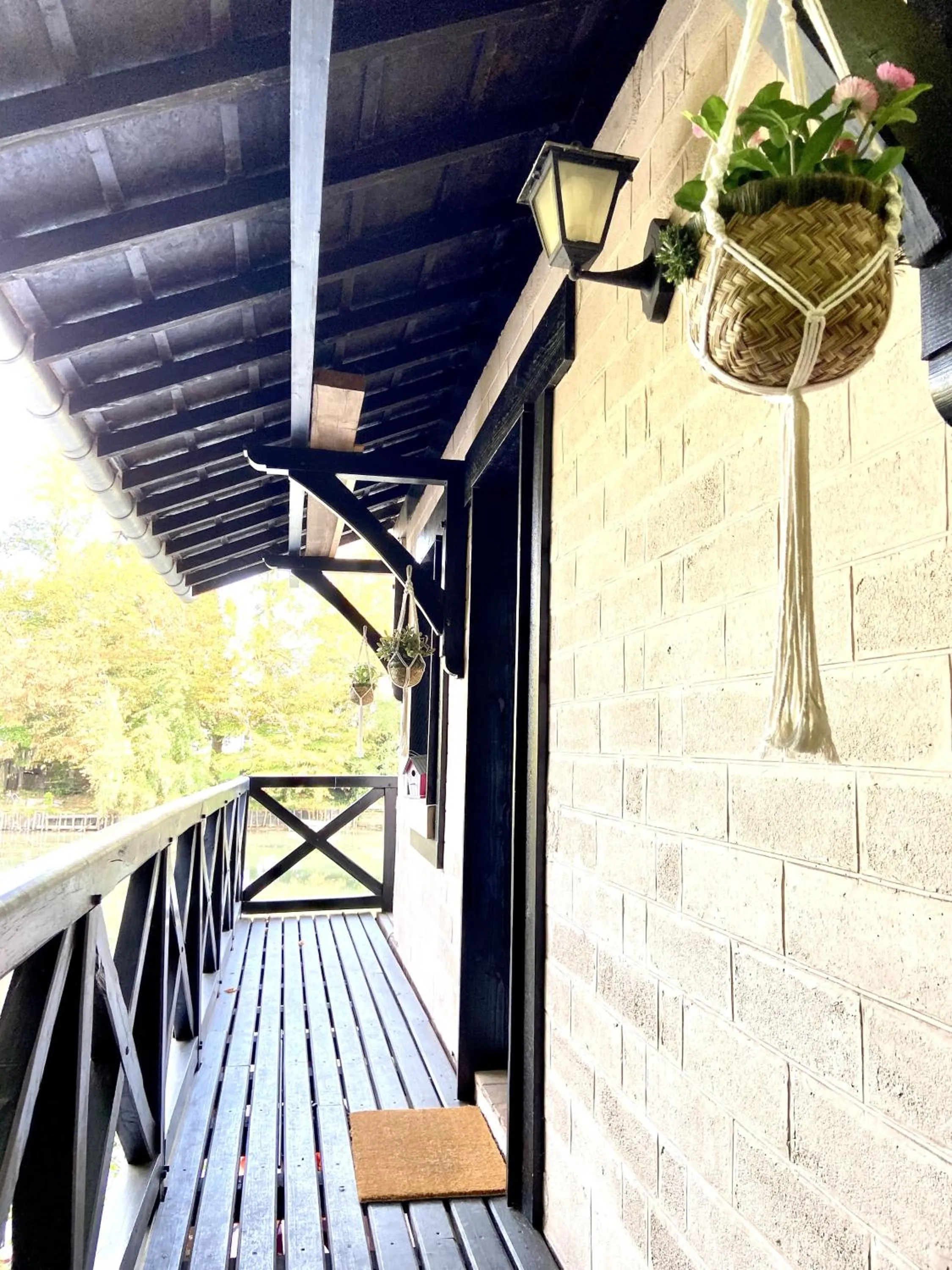 Facade/entrance in Le chalet bucolique au bord de l'eau