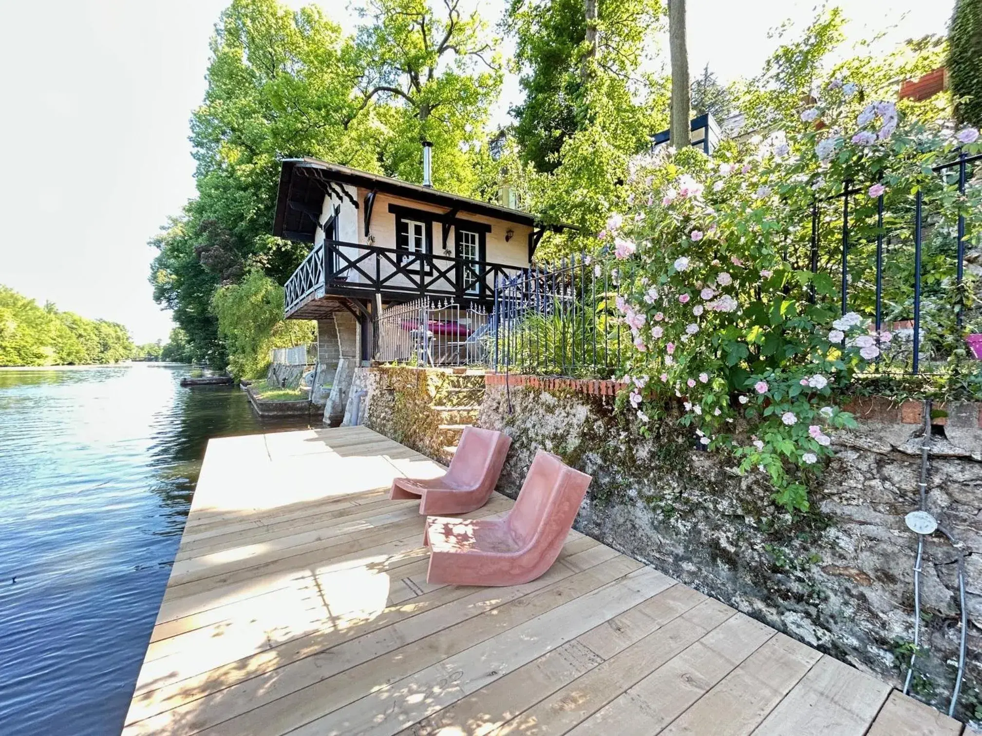Le chalet bucolique au bord de l'eau Le chalet bucolique au bord de l'eau