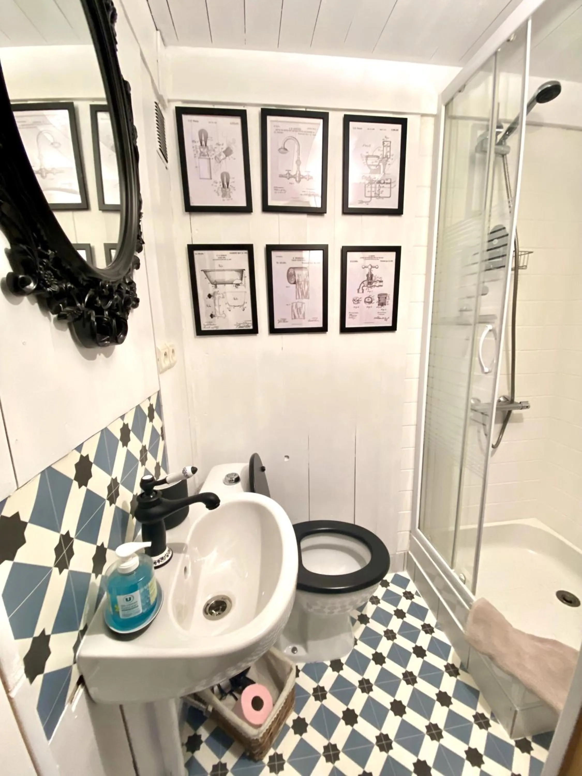 Bathroom in Le chalet bucolique au bord de l'eau