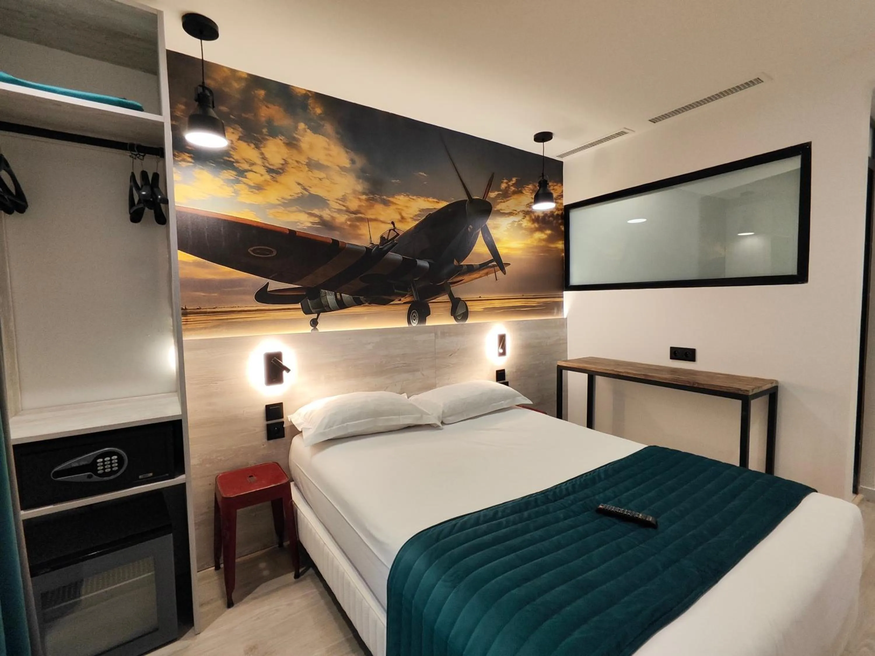 Photo of the whole room, Bed in Atelier Montparnasse Hôtel