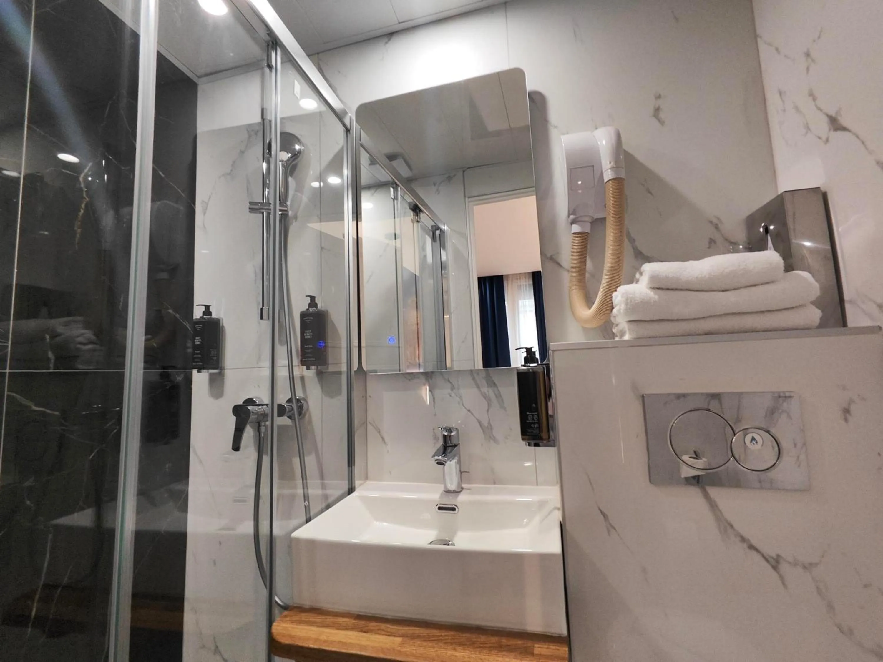 Bathroom in Atelier Montparnasse Hôtel