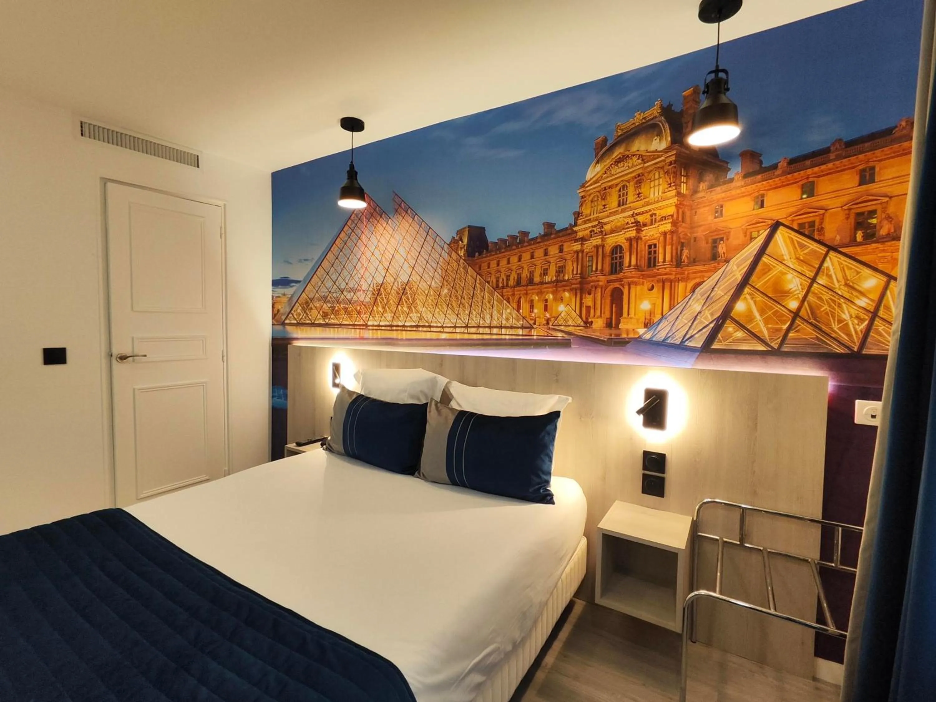 Photo of the whole room, Bed in Atelier Montparnasse Hôtel